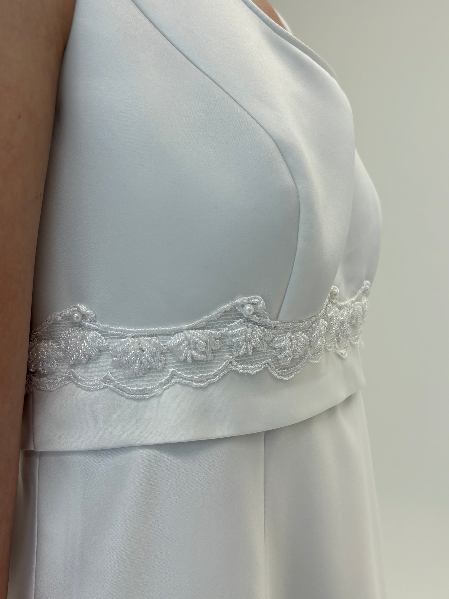 Rochie vintage de ceremonie cu aplicații manuale delicate și talie empire