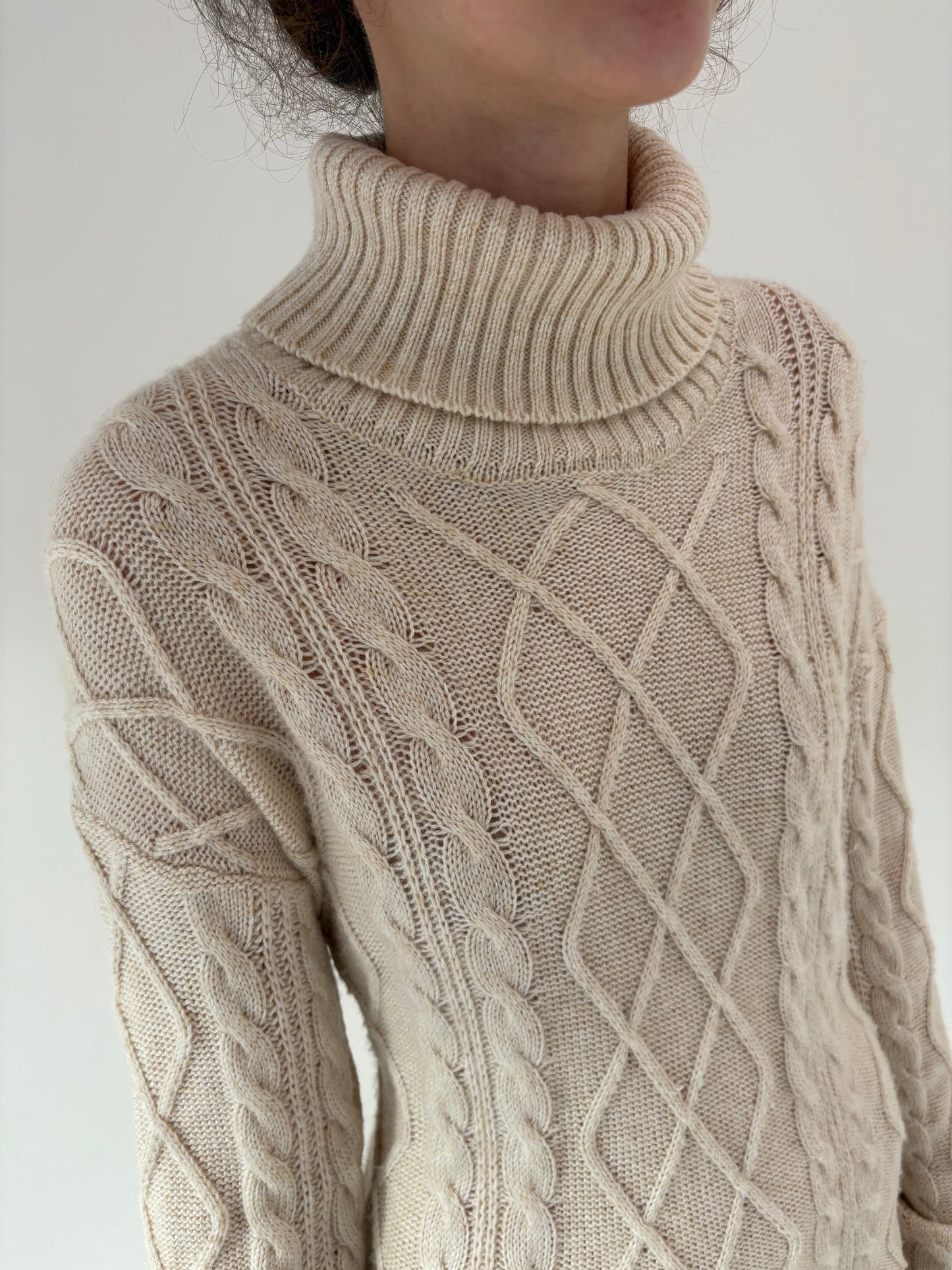 Rochie tip maleta tall butter white în croi lejer din lana extrem de fină plină