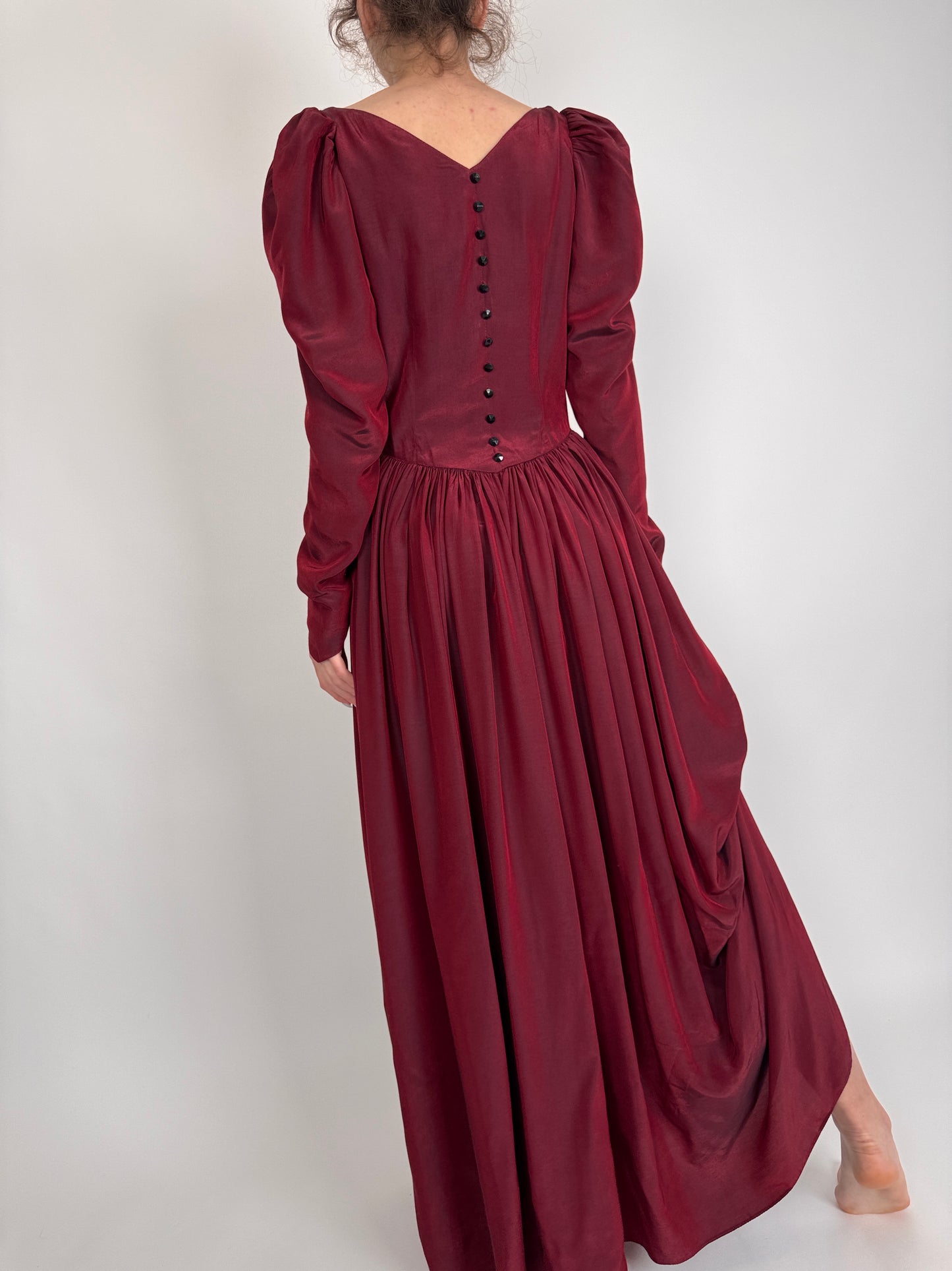 Rochie vintage maxi burgundy cu corsaj și mâneci bufante