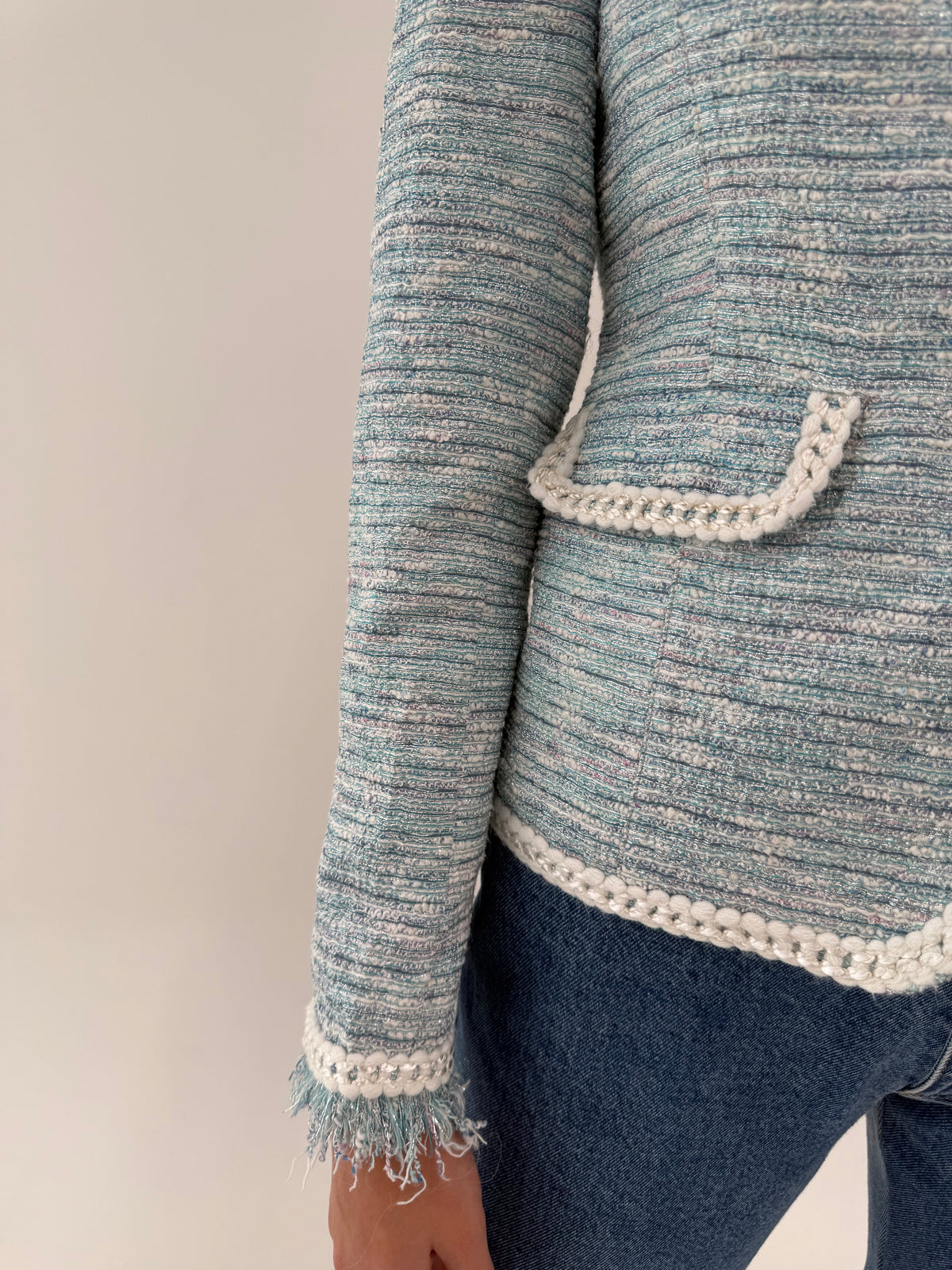 Sacou italian din tweed excepțional baby blue în stil Chanel cu paspoal