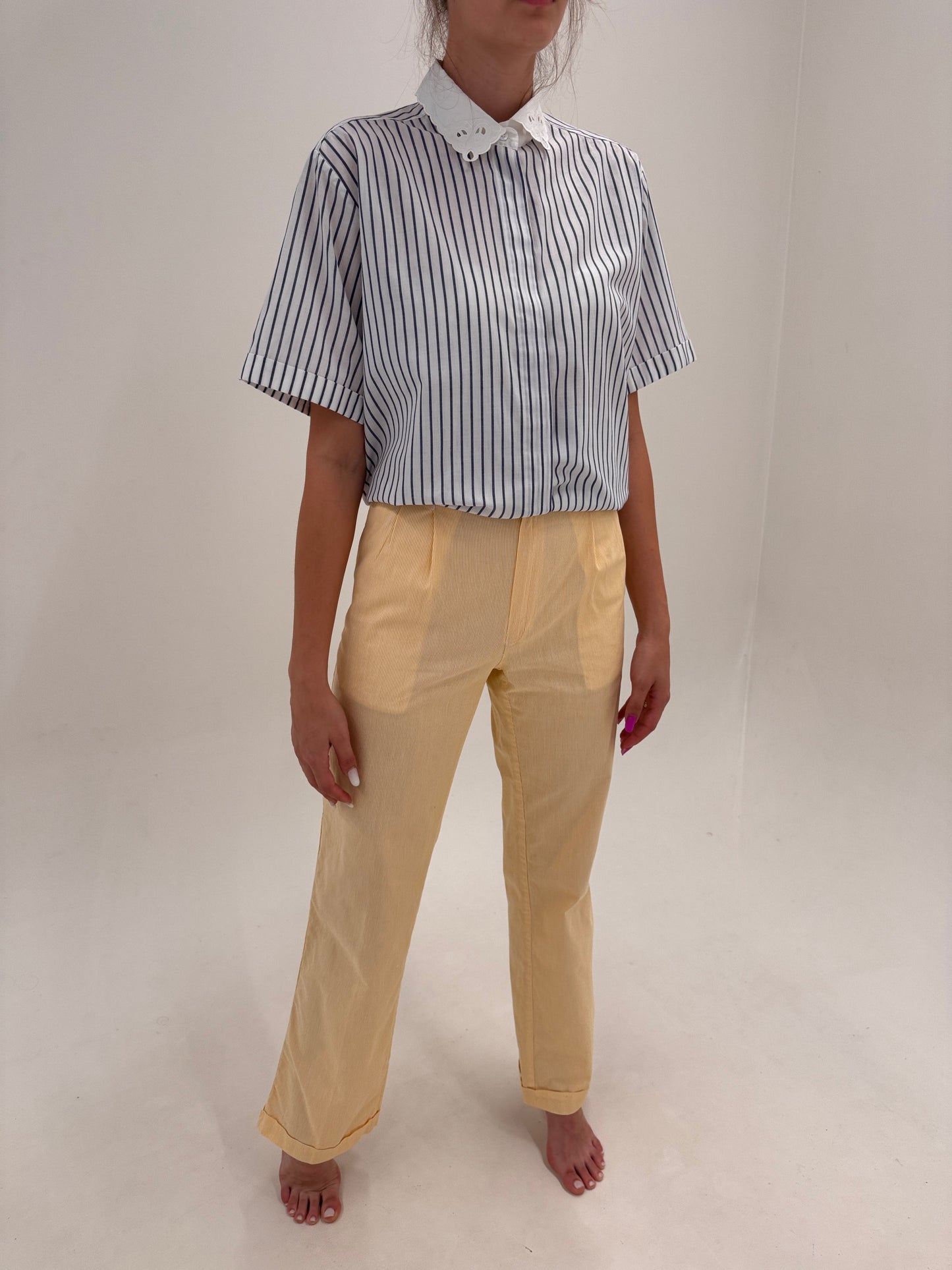 Pantaloni butter yellow tall in dungi fine verticale din panzica de bumbac