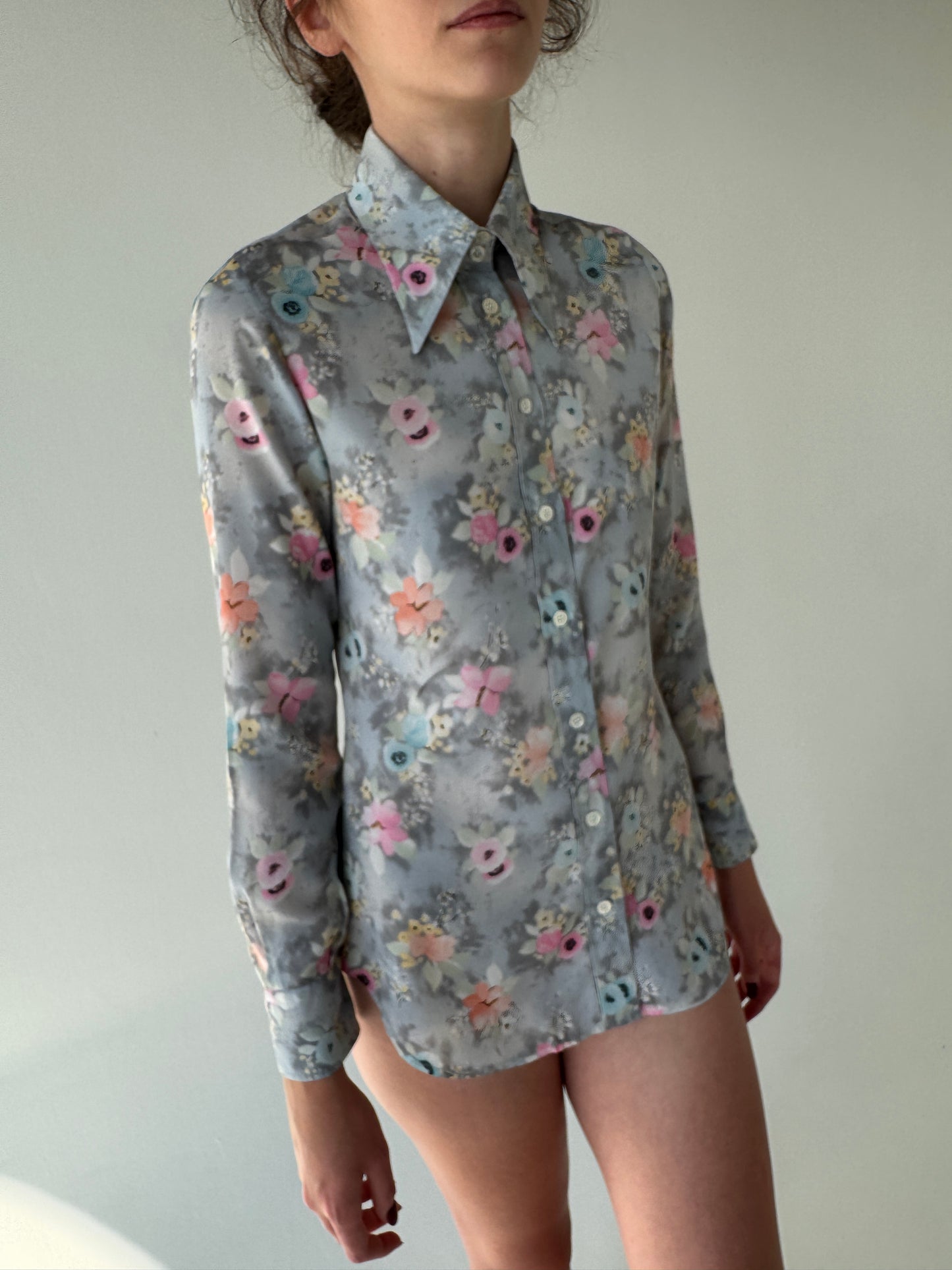 Cămașa vintage cu print floral din mătase naturală ușor texturată
