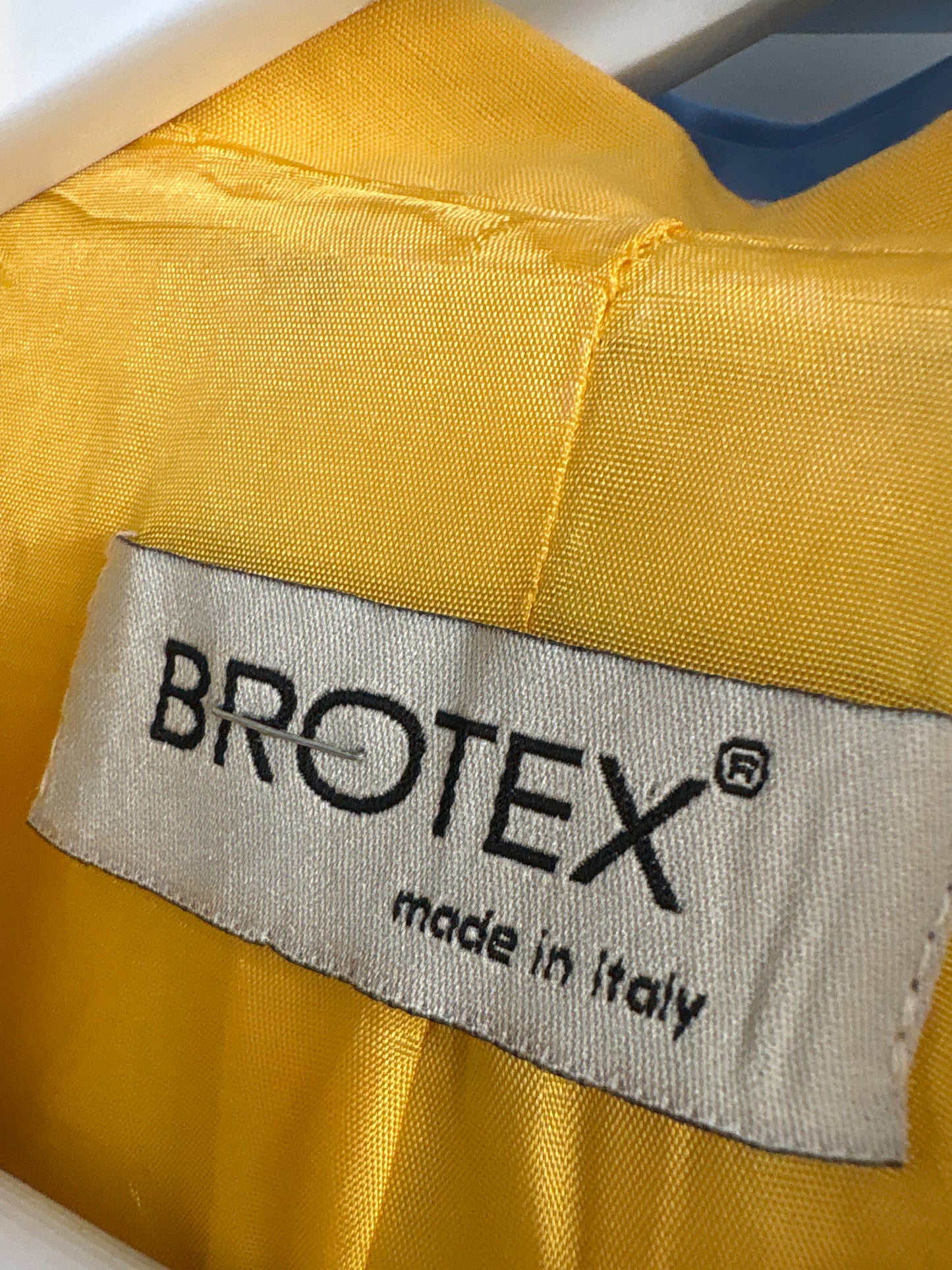 Sacou italian de brand premium din pânză în croi ușor cambrat