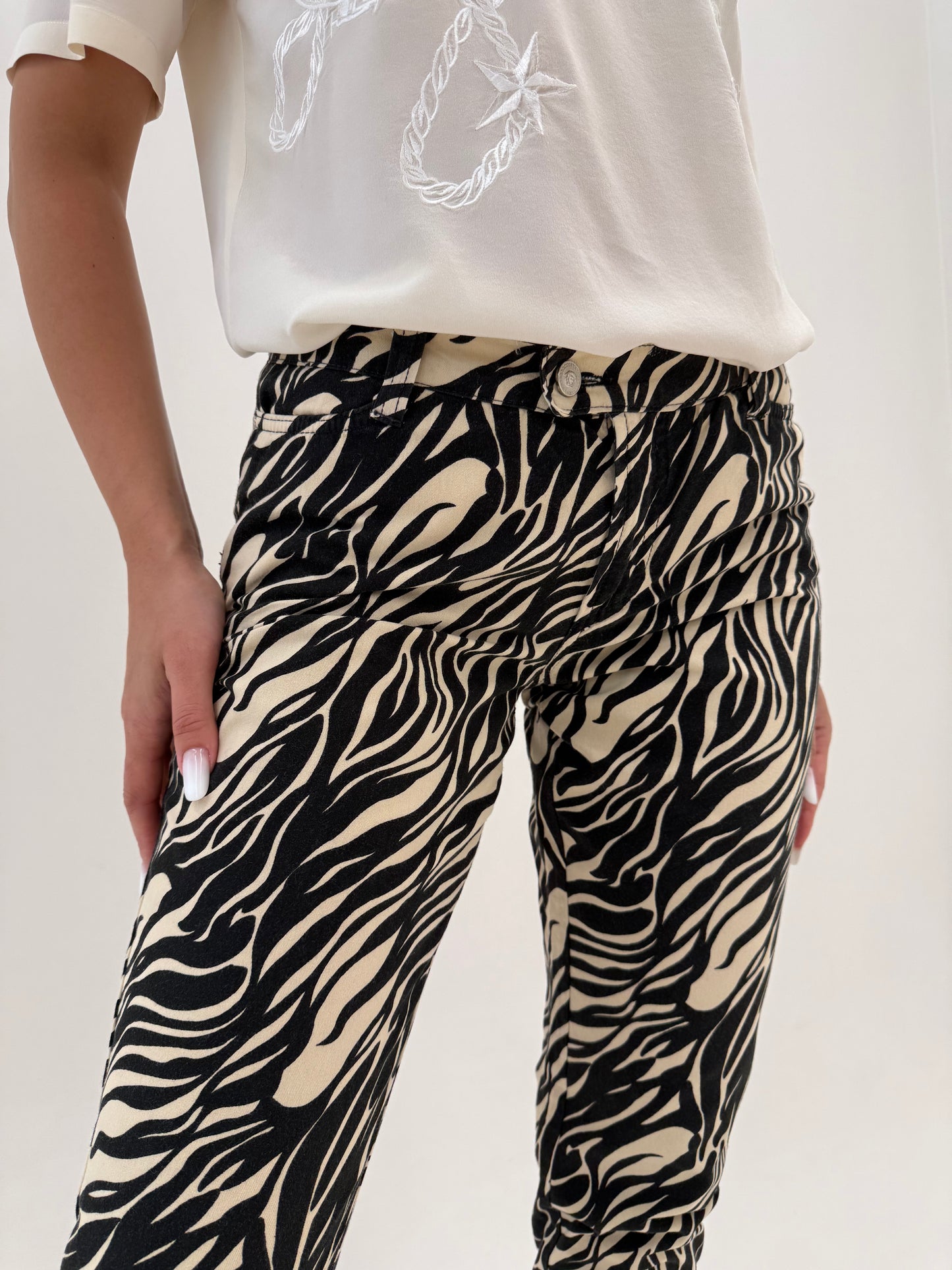 Pantaloni petite Versace animali print stilizat din canvas de bumbac