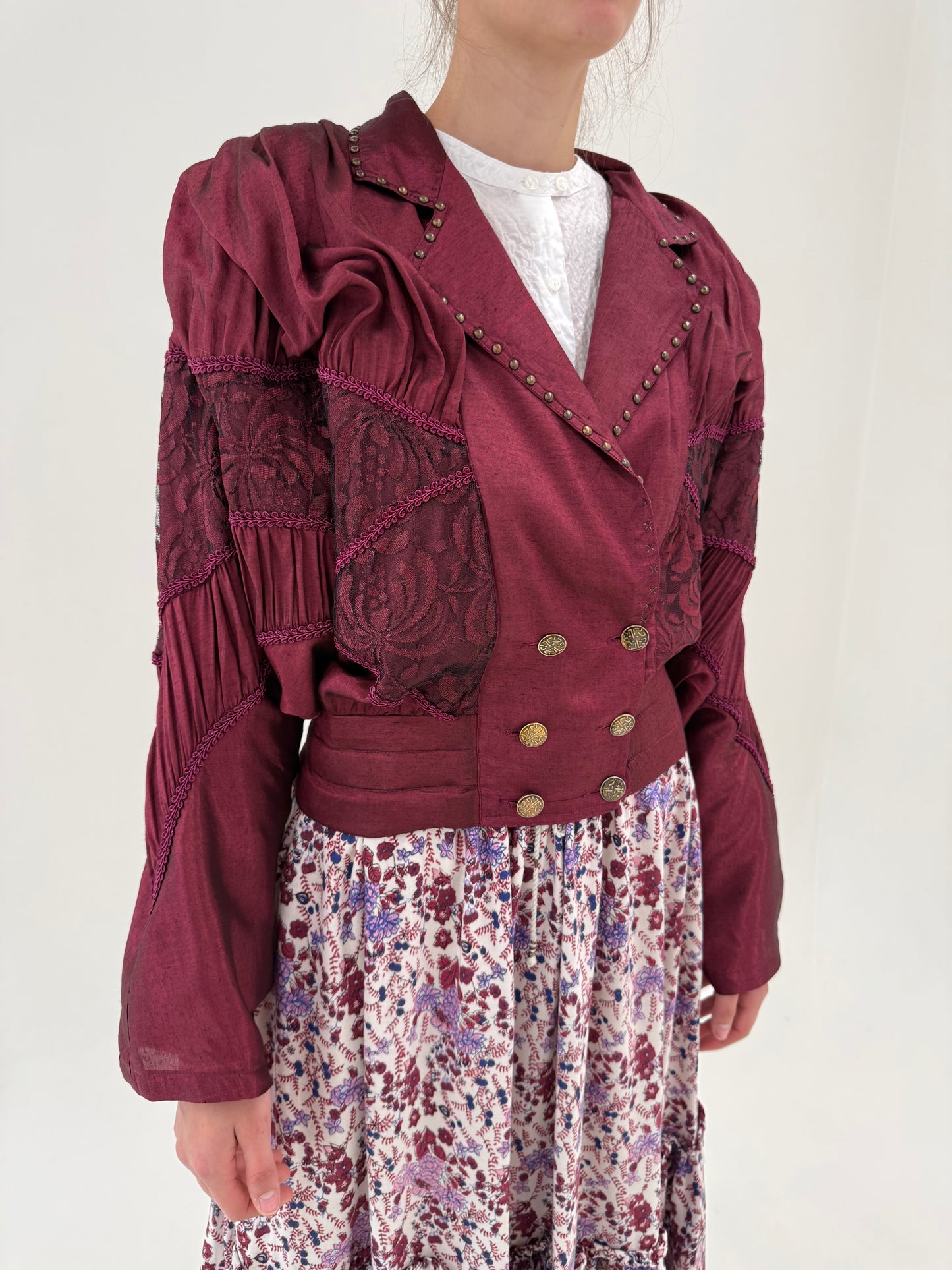 Jacheta vintage burgundy în croi super elaborat cu aplicații 3D