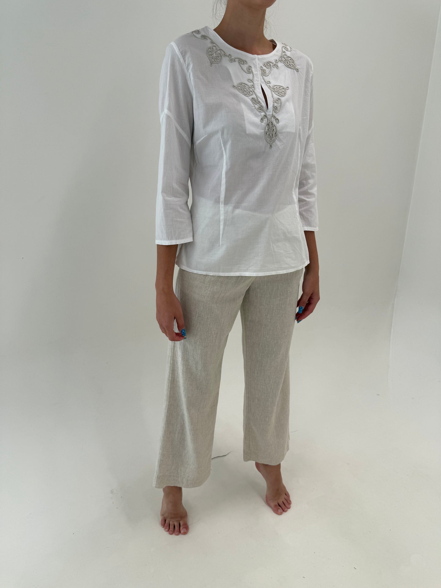 Pantaloni sand nude premium din pânză cu pense în croi drept actual