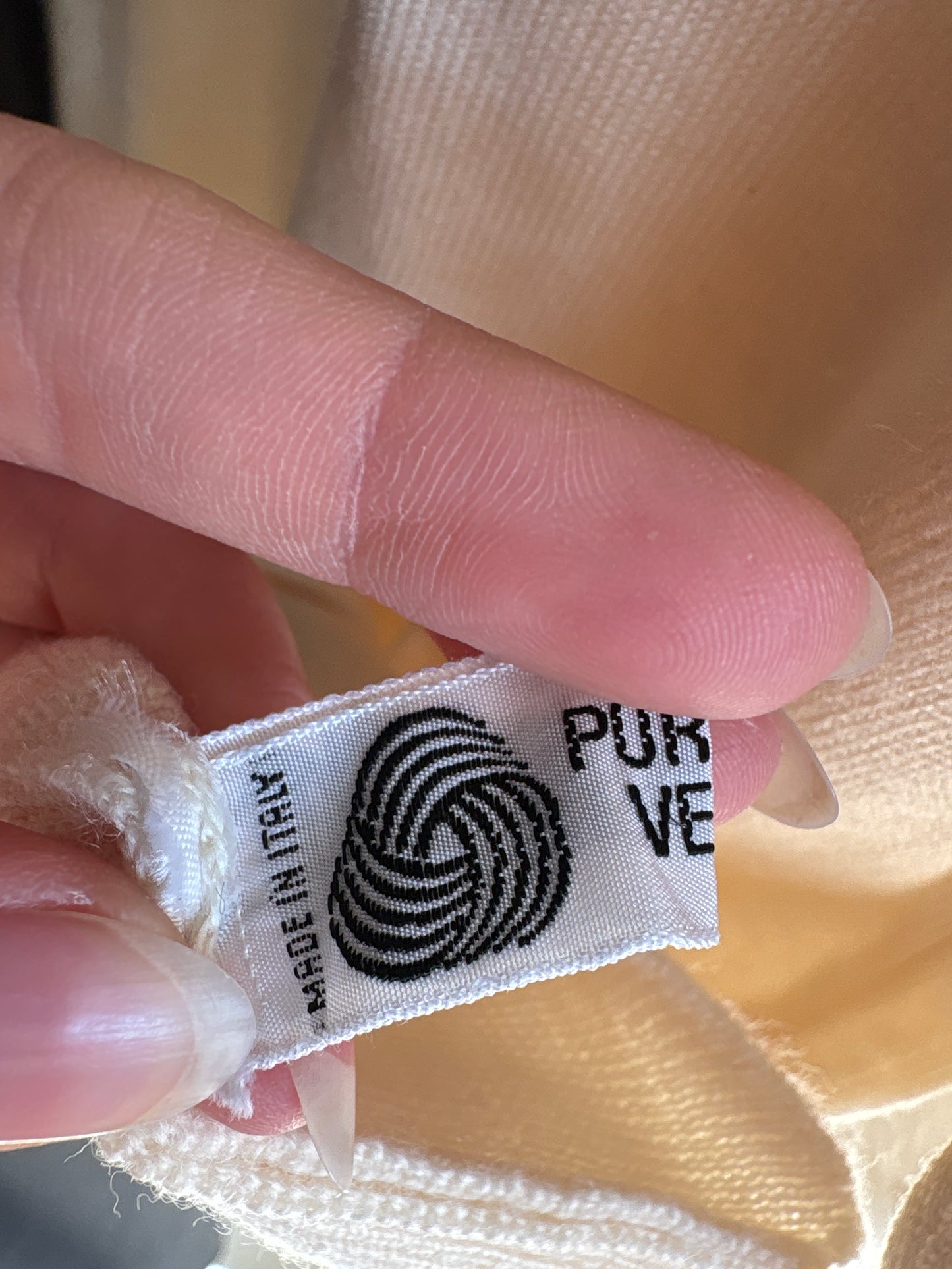 Pulover butter white italian din lana merino de gramaj mare în croi lejer