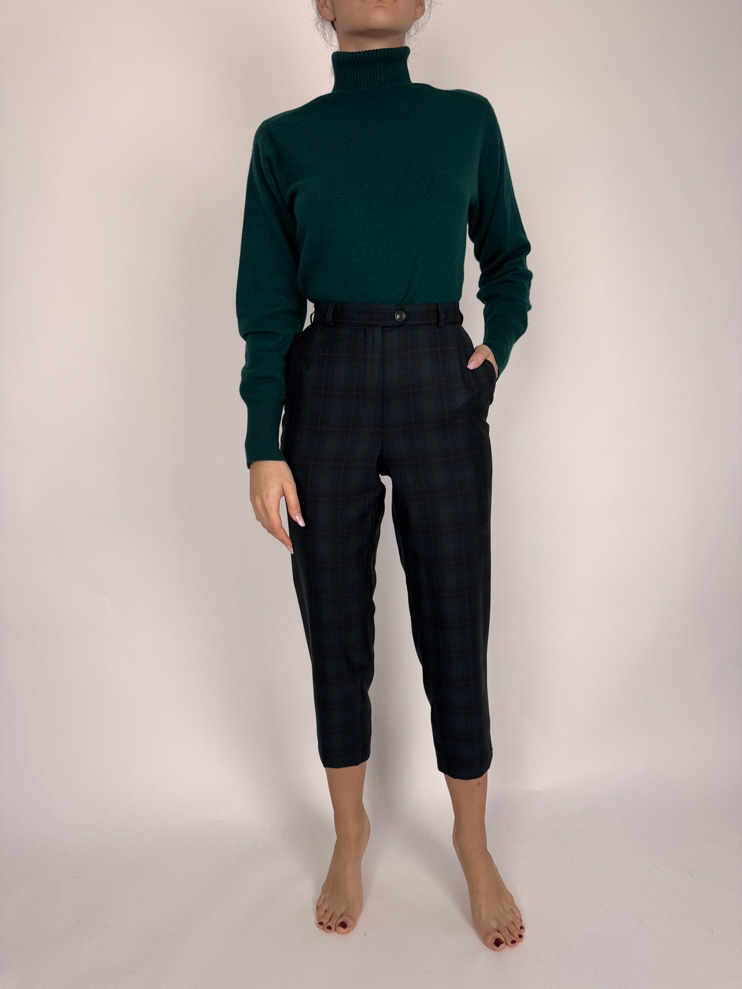 Pantaloni petite din stofă de lana extrafina pine green în carouri