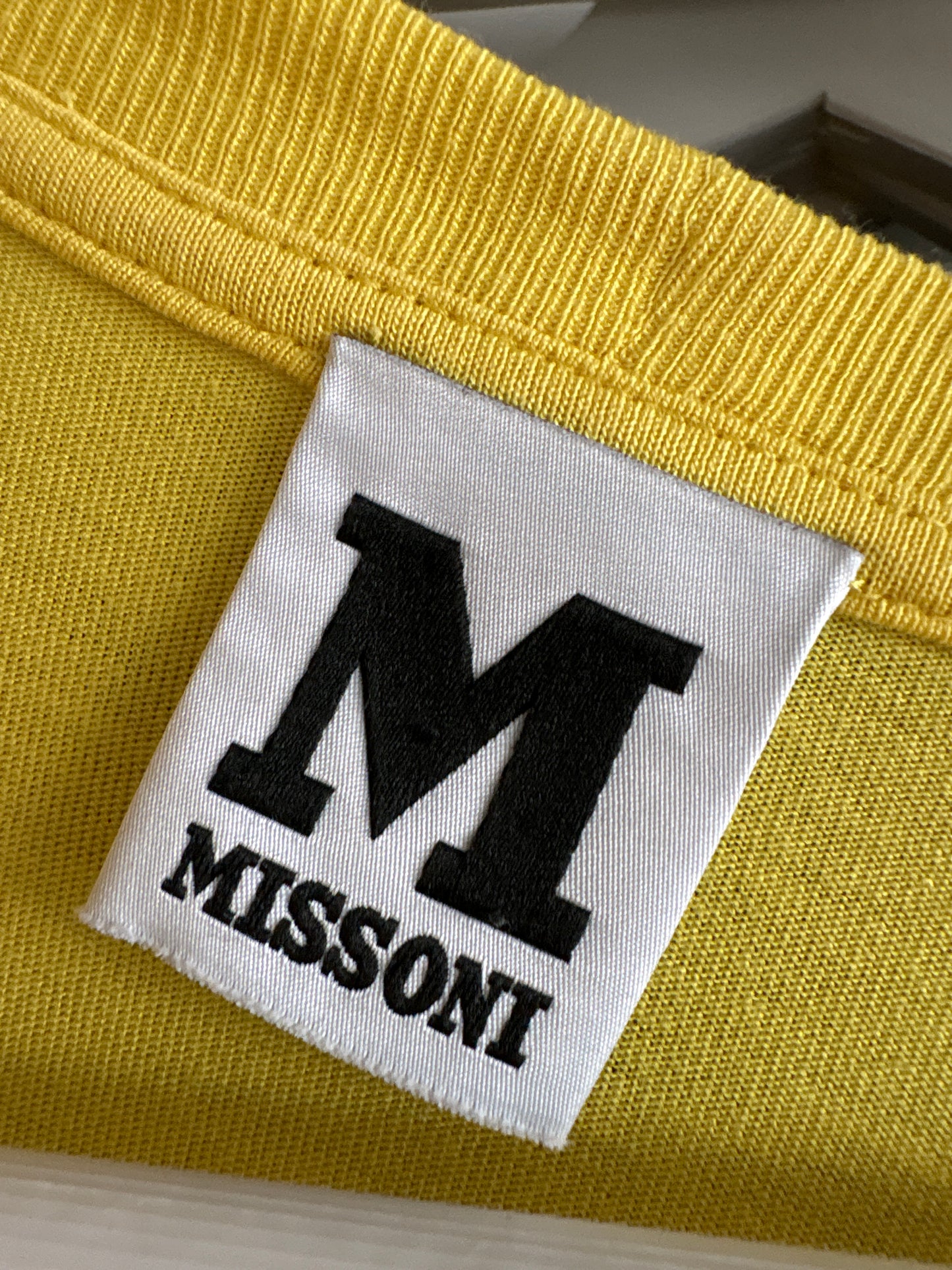 Top Missoni excepțional din mătase naturală și inserții de jerse de vară specific brandului