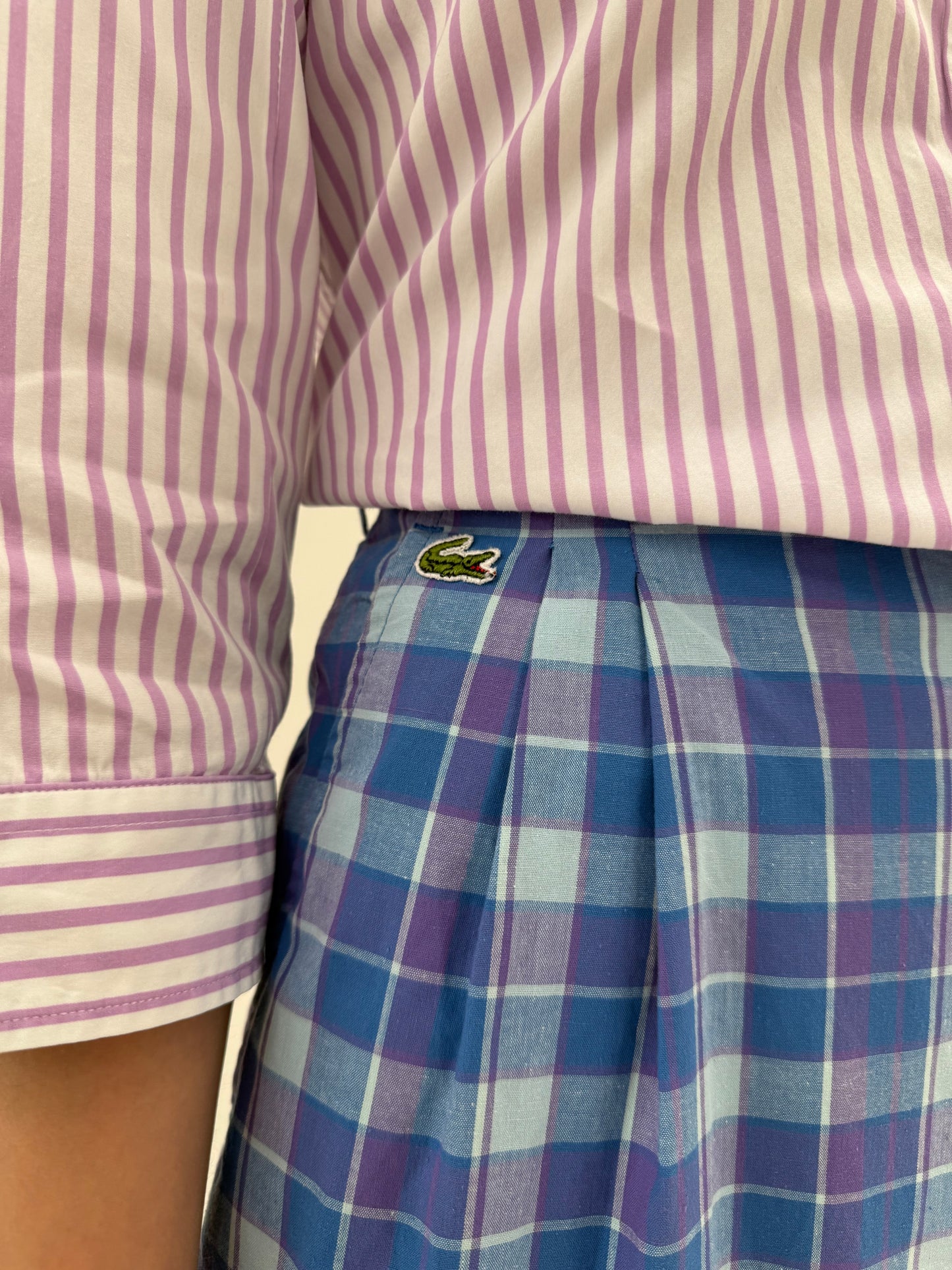 Pantaloni vintage Lacoste în carouri cu pense și talie ultra înaltă