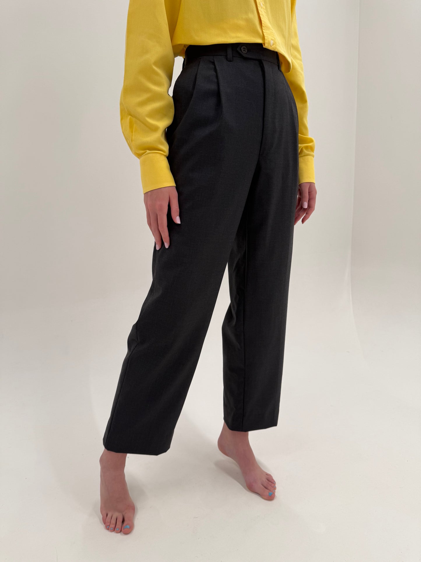 Costum Valentino în croi actual din lana extrafina