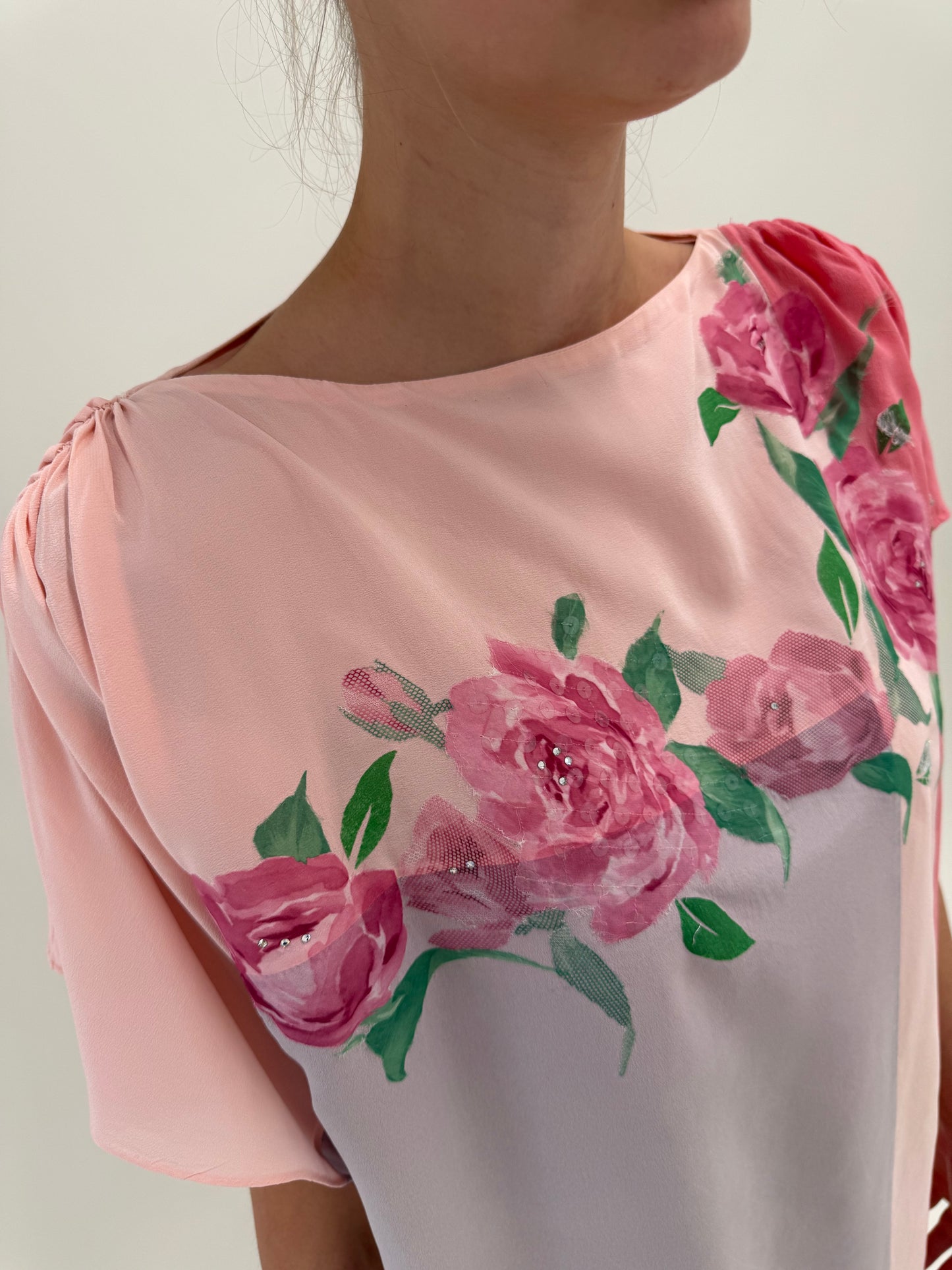 Rochie din mătase naturală în culori superbe și croi lejer