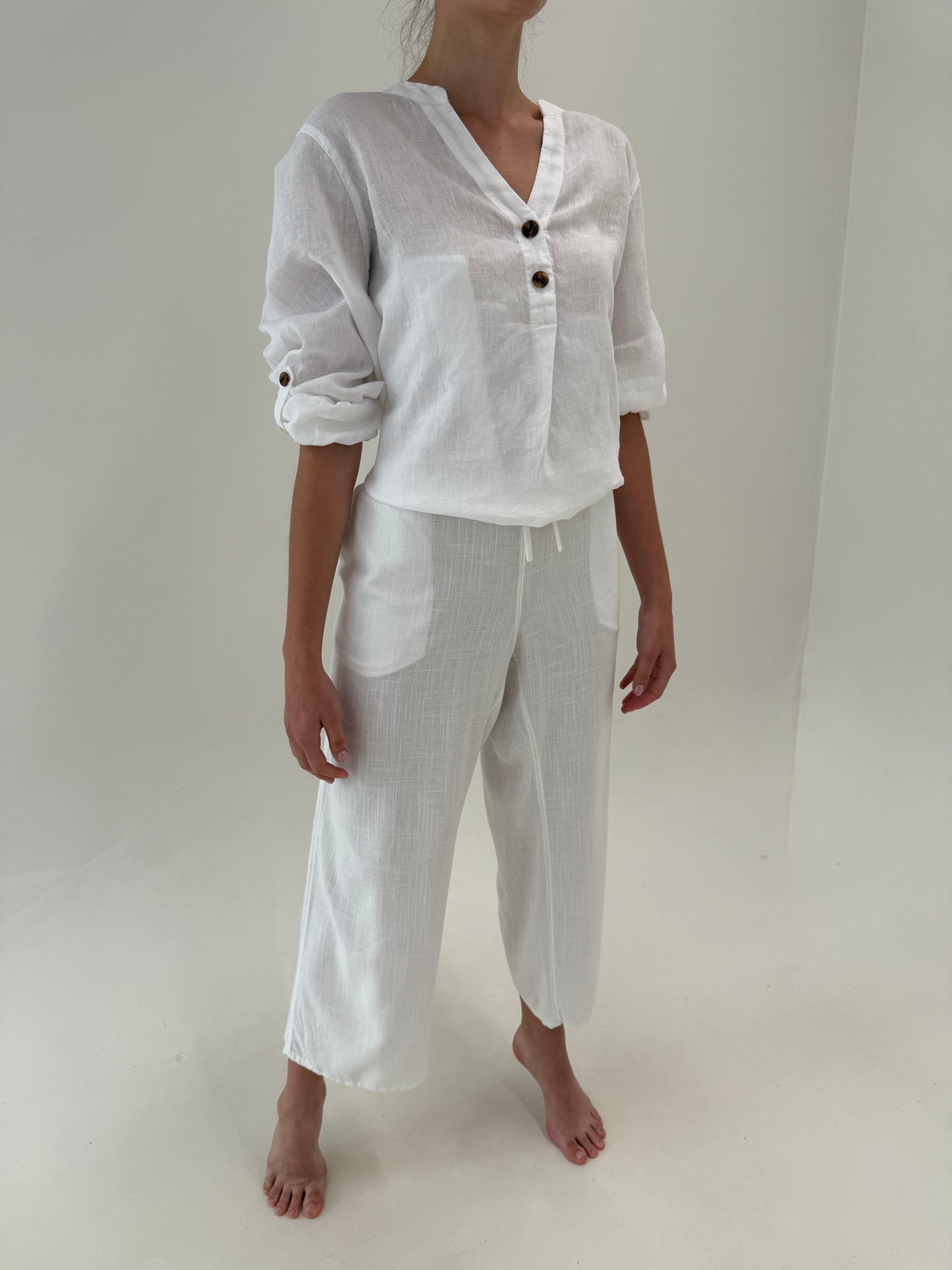 Pantaloni din in în croi clasic și talie elastică