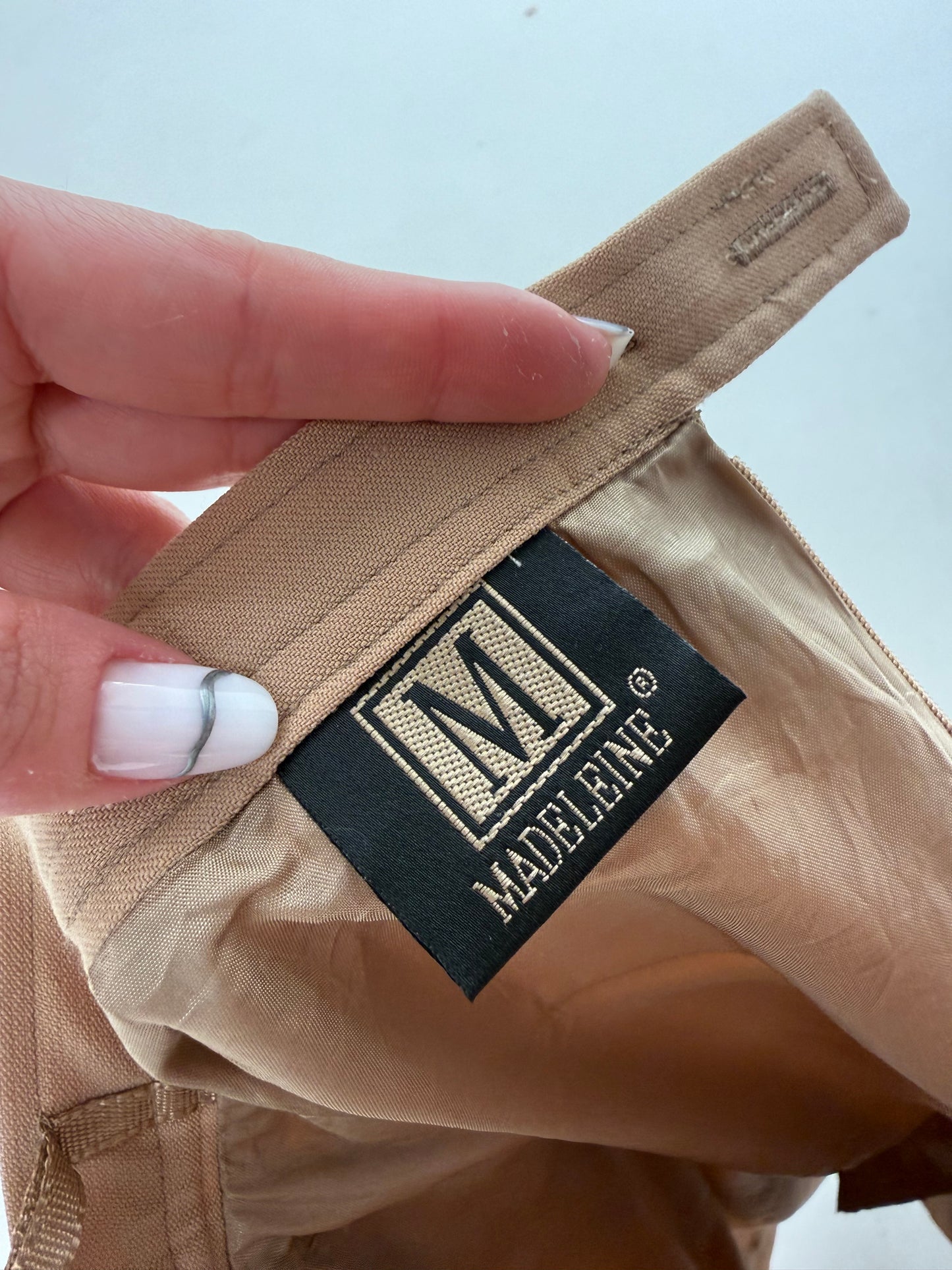 Fustă camel de brand luxury Madeleine cu efect ușor mermaid