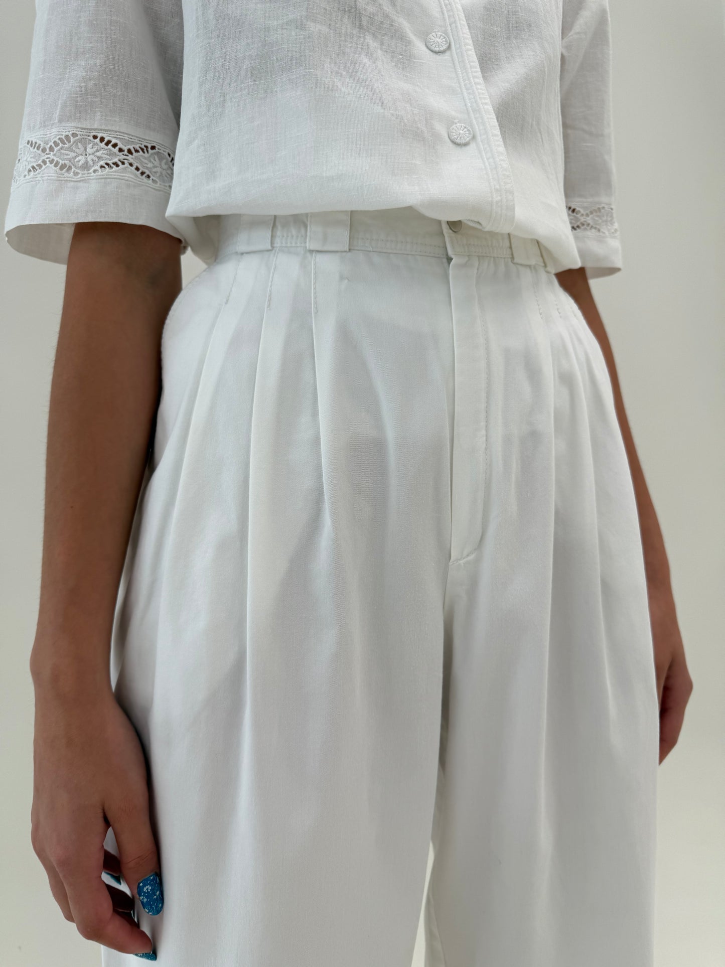 Pantaloni vintage tall cu volum superb din pense și talie extrem de înaltă