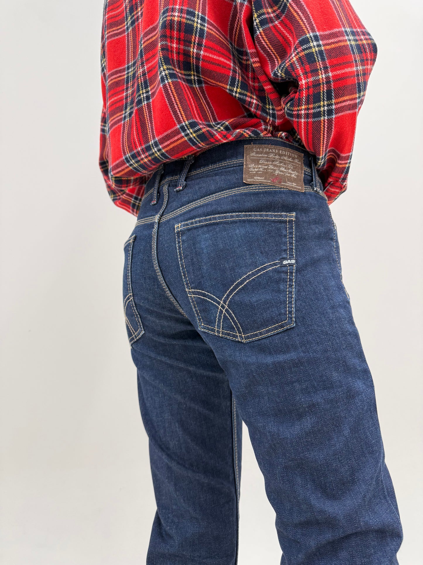 Blugi vintage în croi super actual din jeans raw cu ținuta și bumbac plin