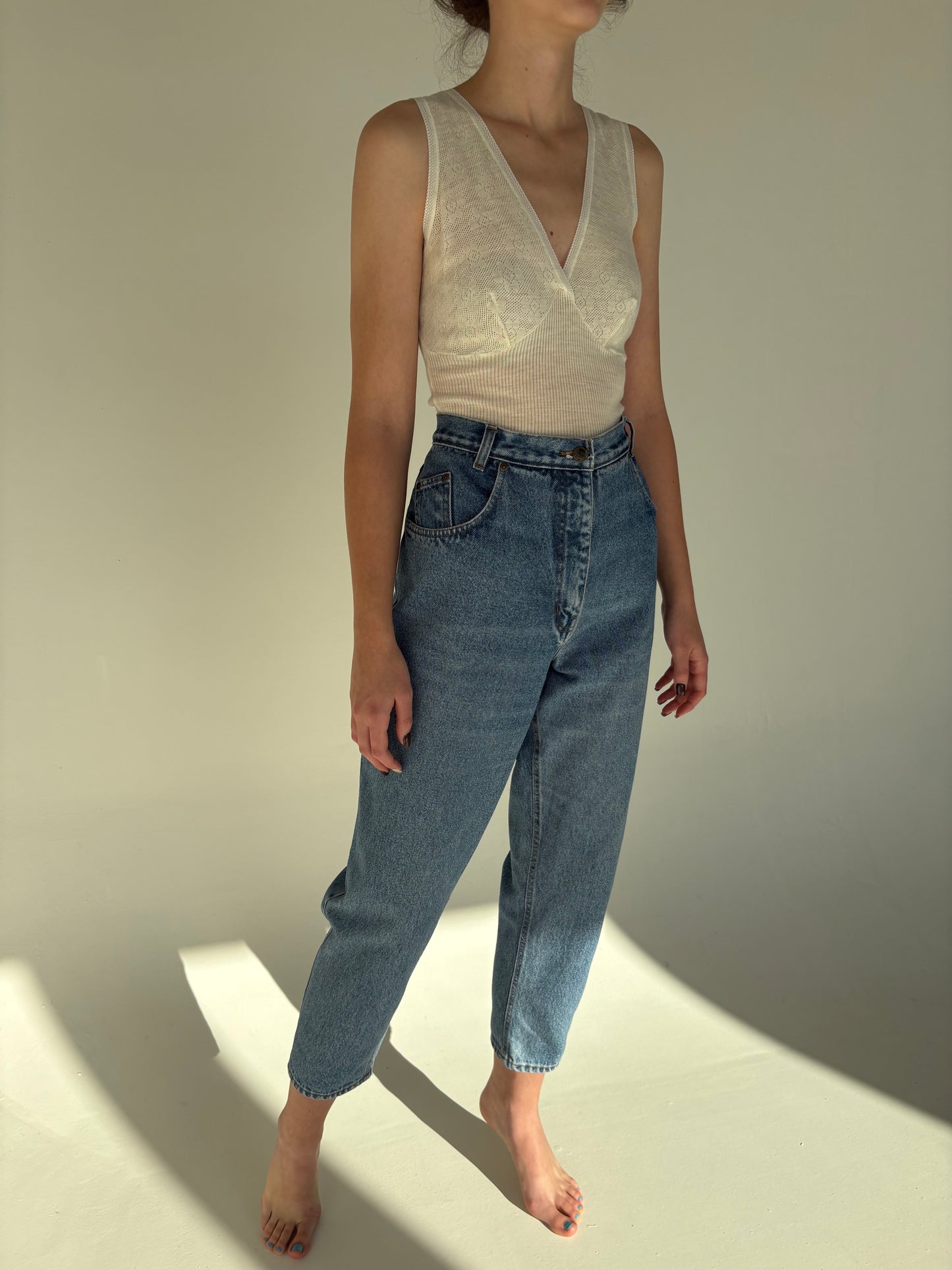 Jeans vintage mom fit cu ținuta și talie ultra înaltă