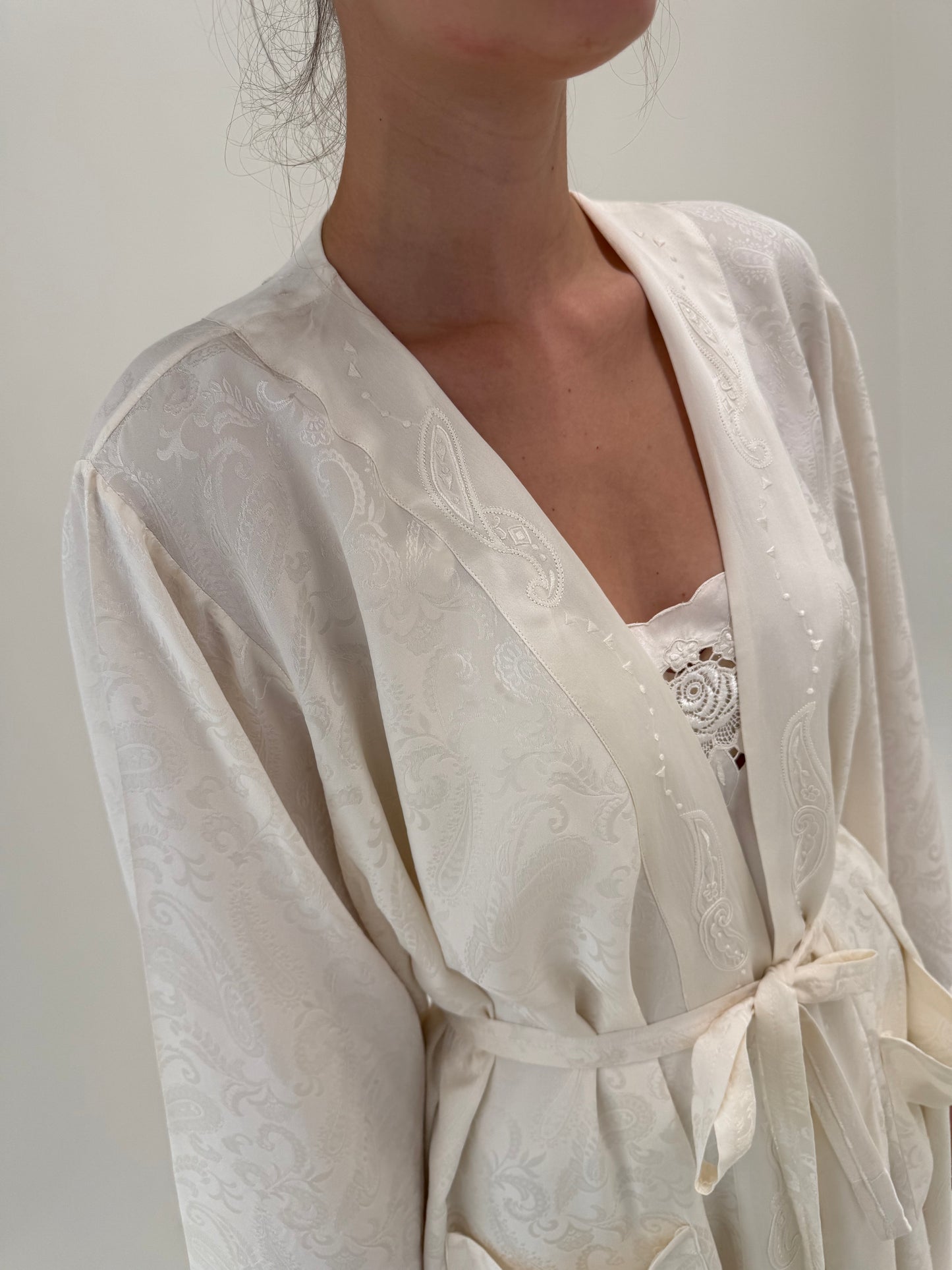 Halat ivoire luxury din mătase naturala cu broderie manuală