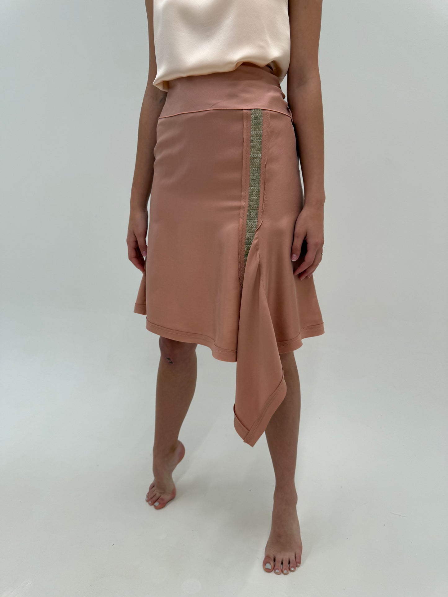 Fustă peach nude din twill de mătase naturală în croi ultra chic
