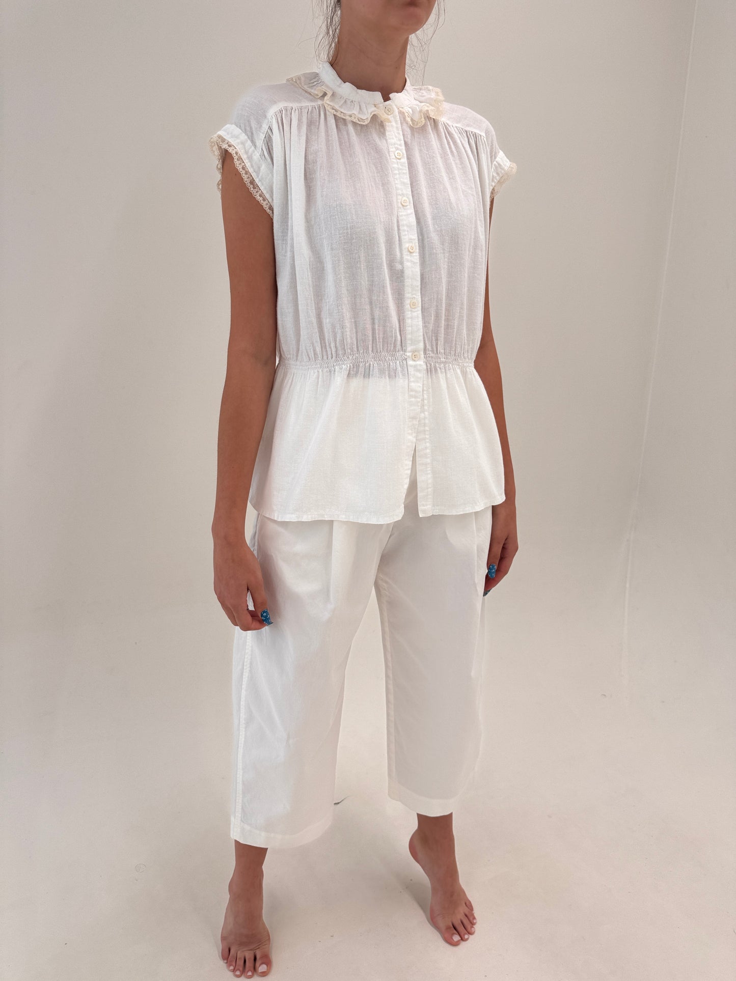 Pantaloni COS petite în croi actual din poplin premium de bumbac cu talie ultra înaltă