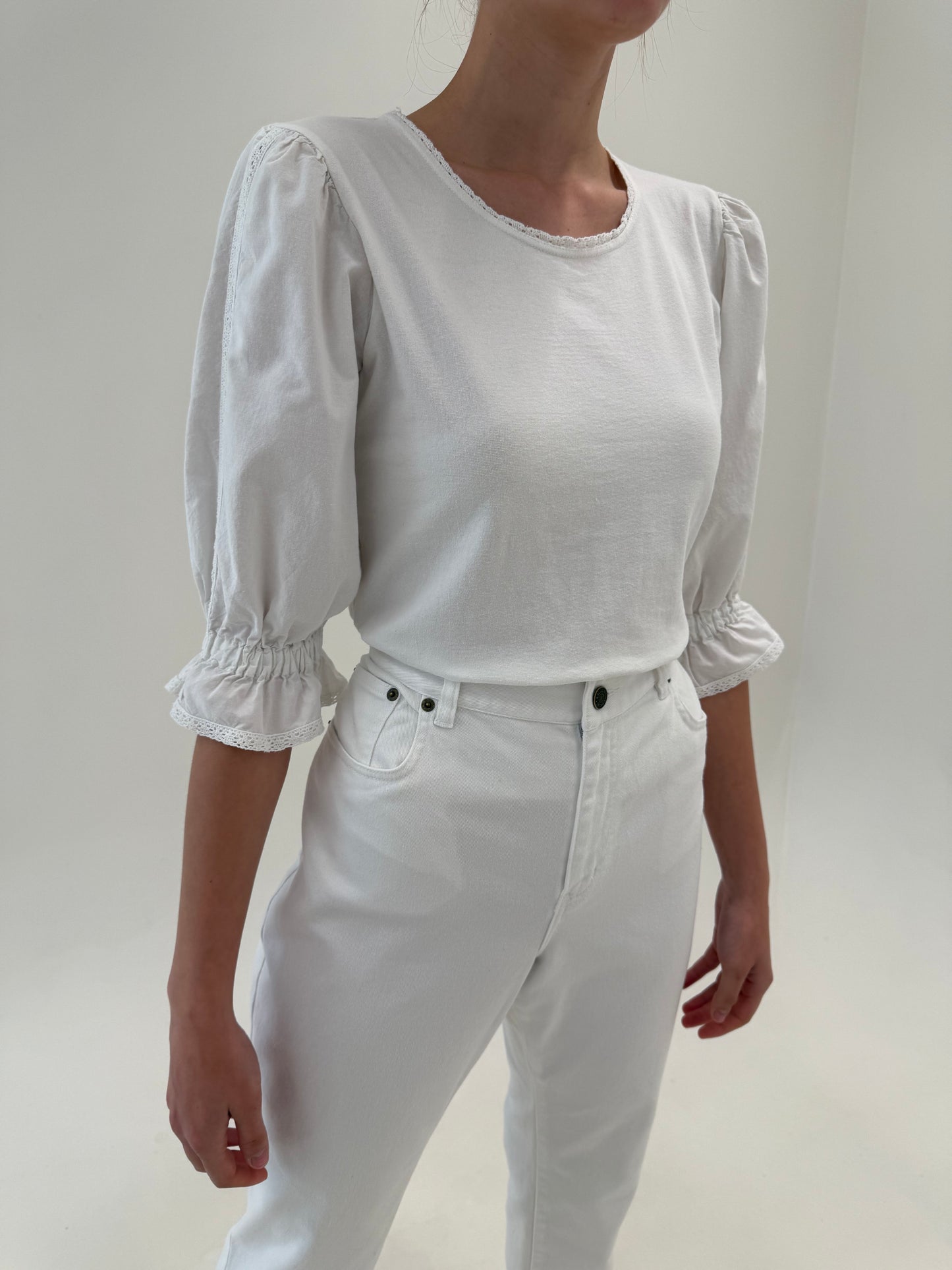 Top vintage cambrat cu mâneci bufante din poplin și corp modelator
