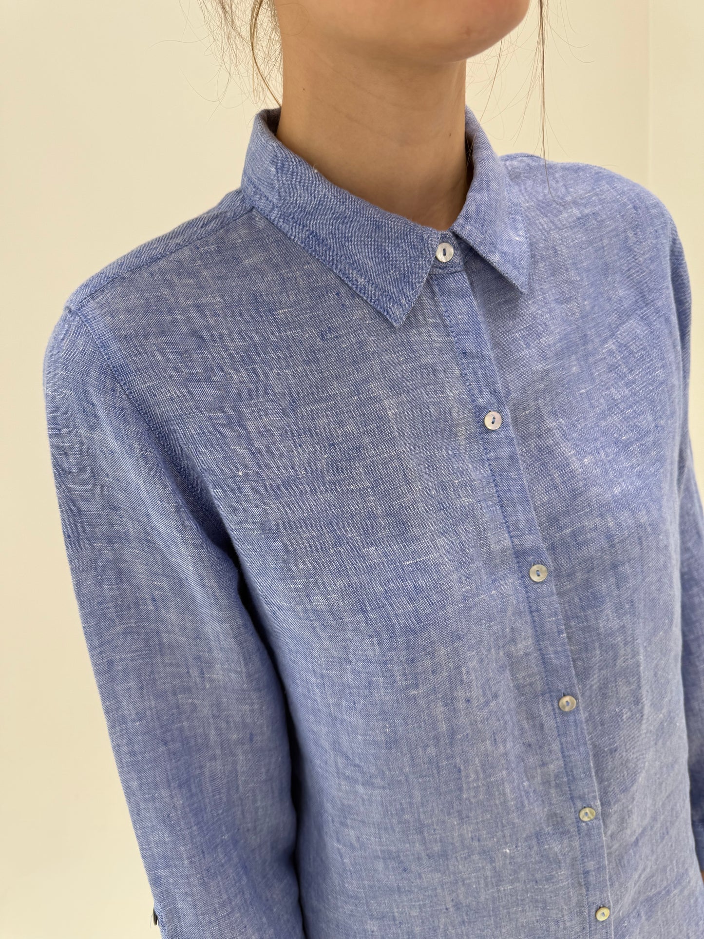 Cămașa din in premium jeans blue melanj cu alb în croi lejer