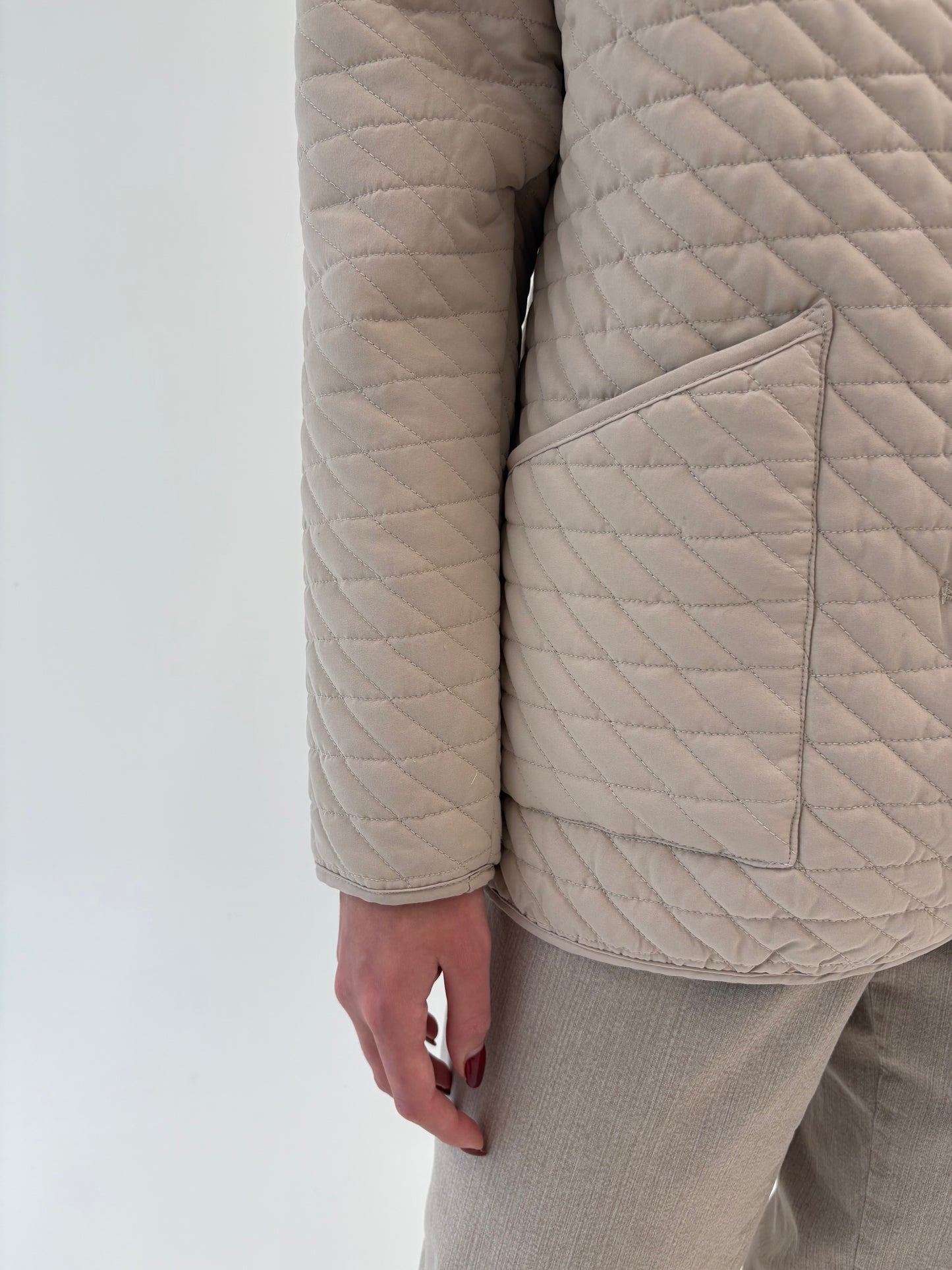 Geacă matlasata camel în croi clasic