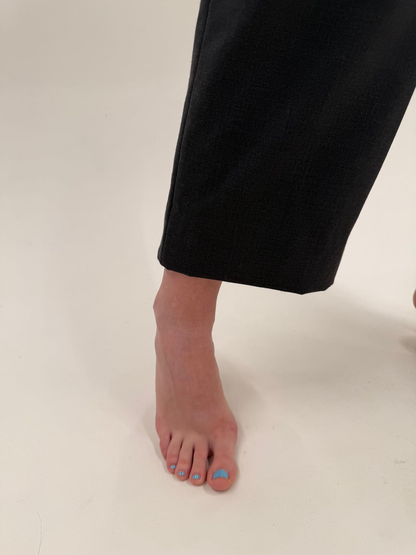 Costum Valentino în croi actual din lana extrafina