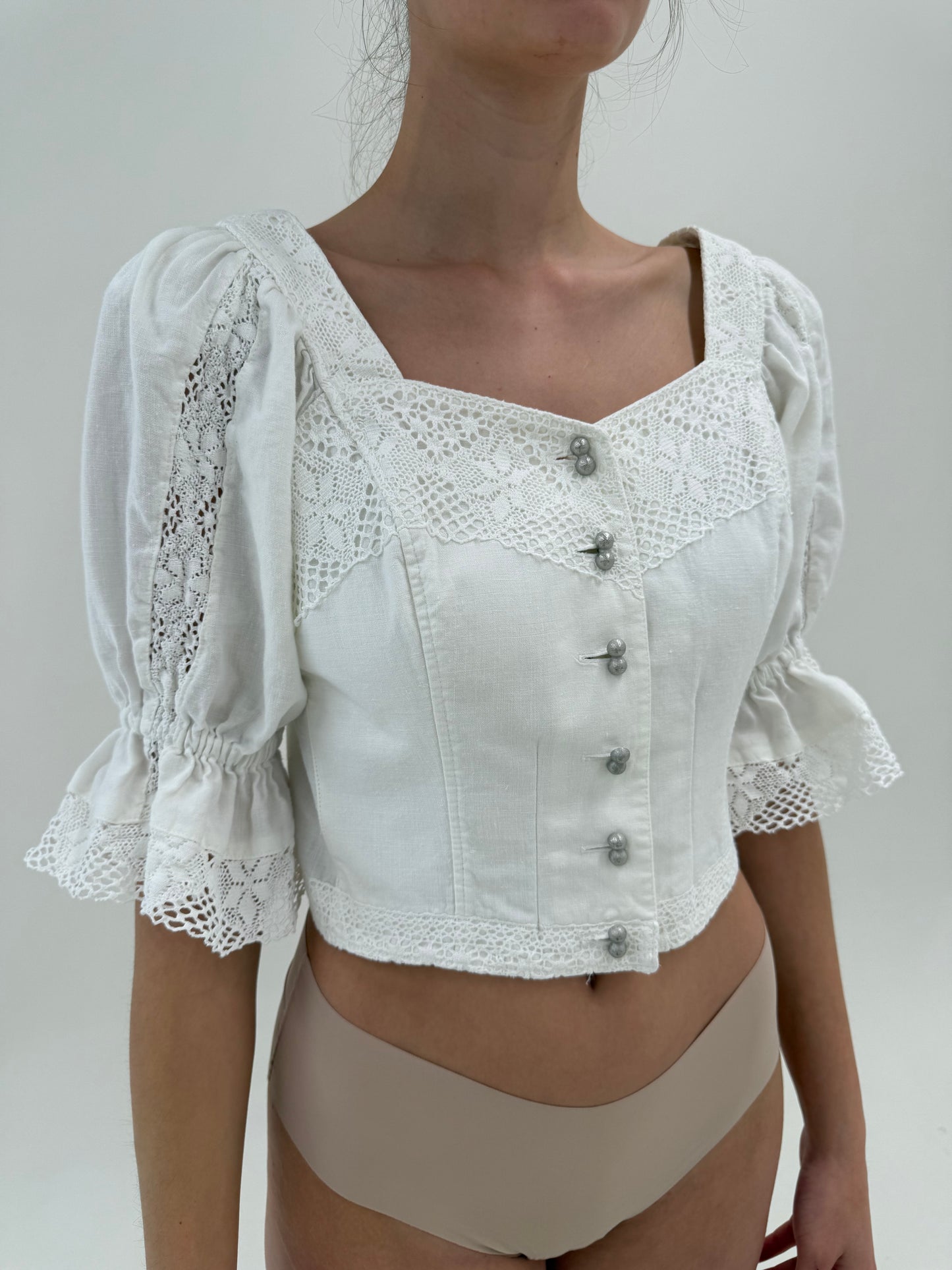 Corsaj vintage din pânză de in cu inserții de dantelă macrame