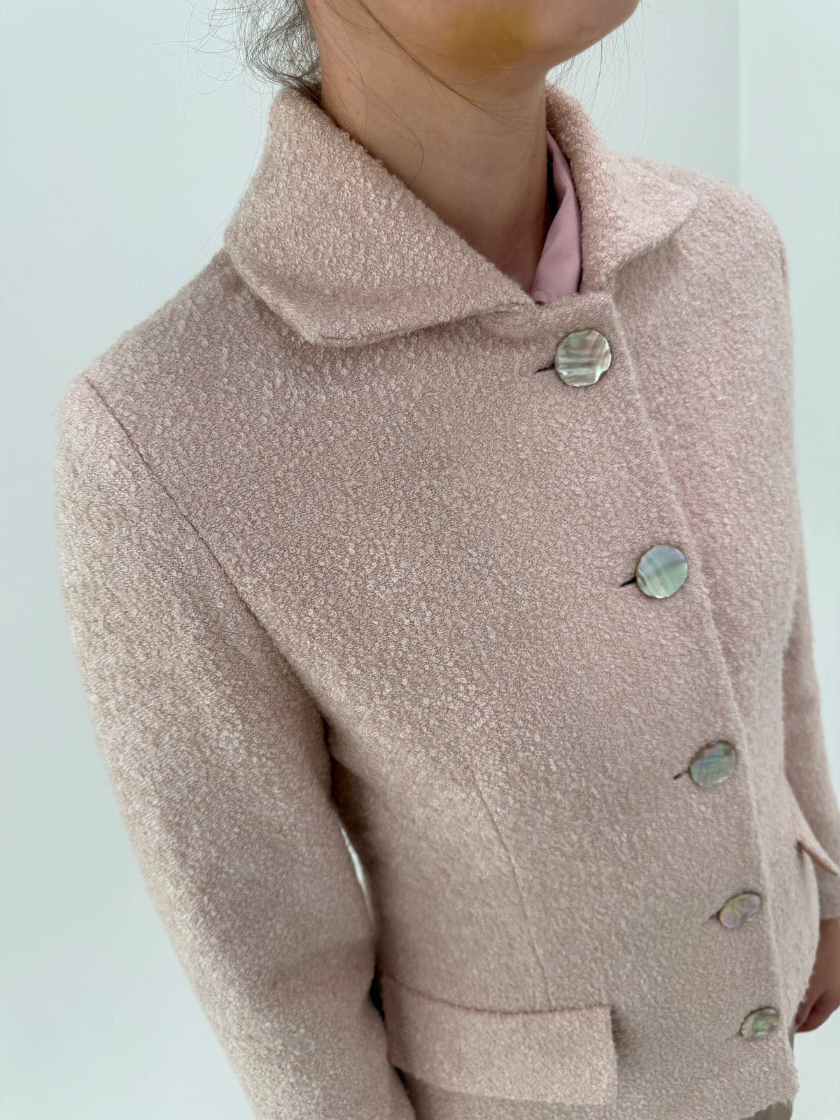Jacheta powder Pink din boucle extrafin de lana cu nasturi mother of pearl