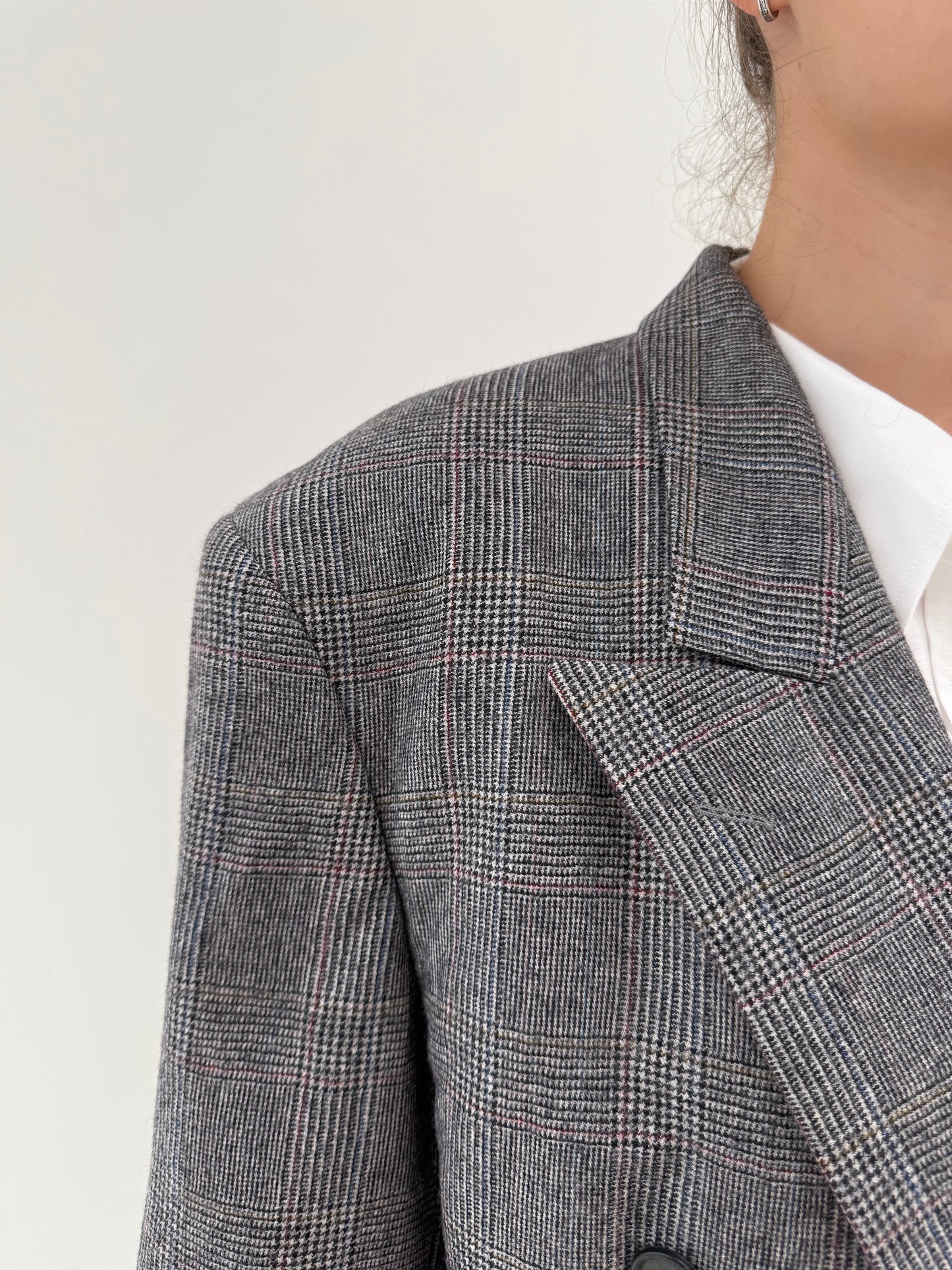 Sacou vintage cu închidere dublă din lana în carouri fine și revere late