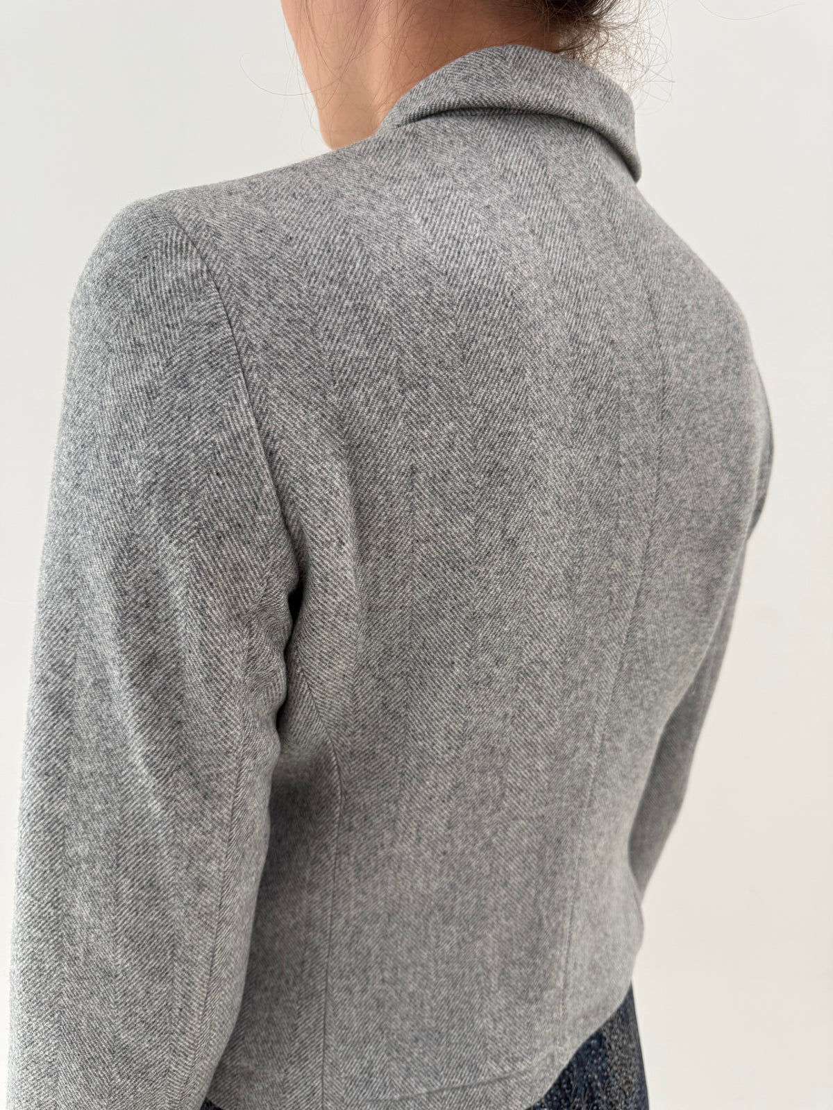 Sacou cambrat din stofă Chevron extrafina de lana ivoire cu silver gray