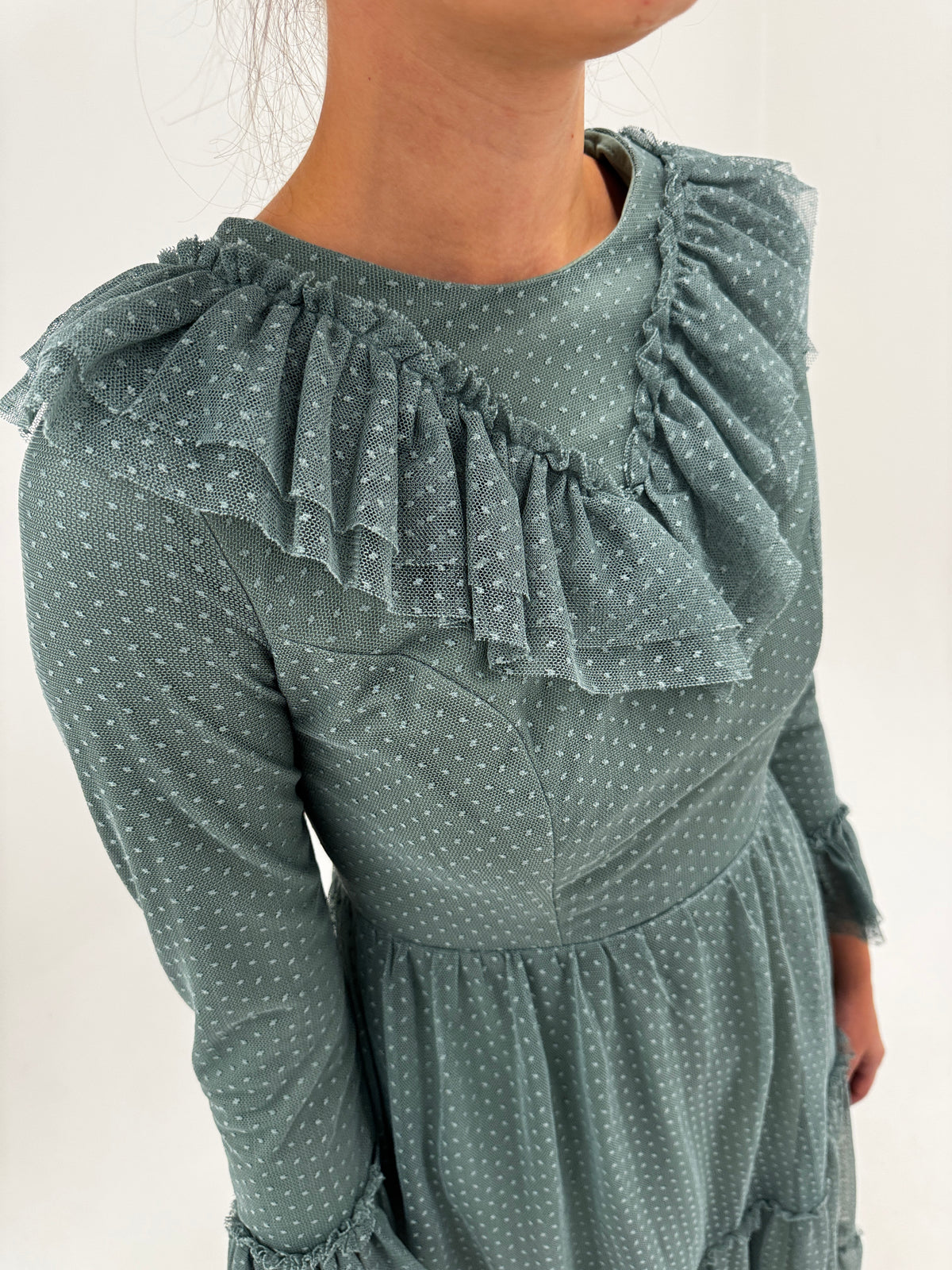 Rochie maxi dusty mint green din tulle moale texturat cu buline