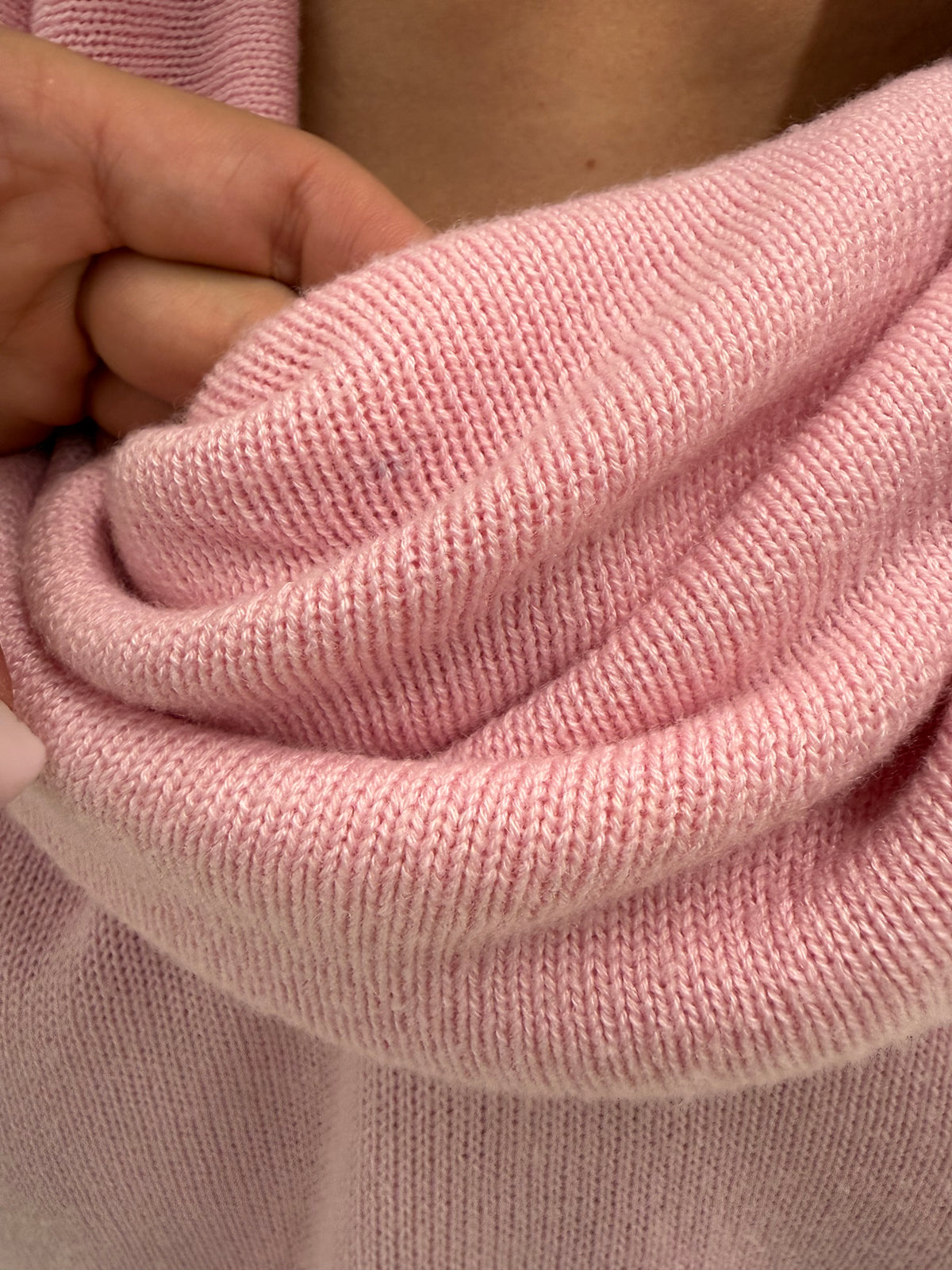 Pulover Ralph Lauren powder pink din mix de lana extrafina cu guler sal