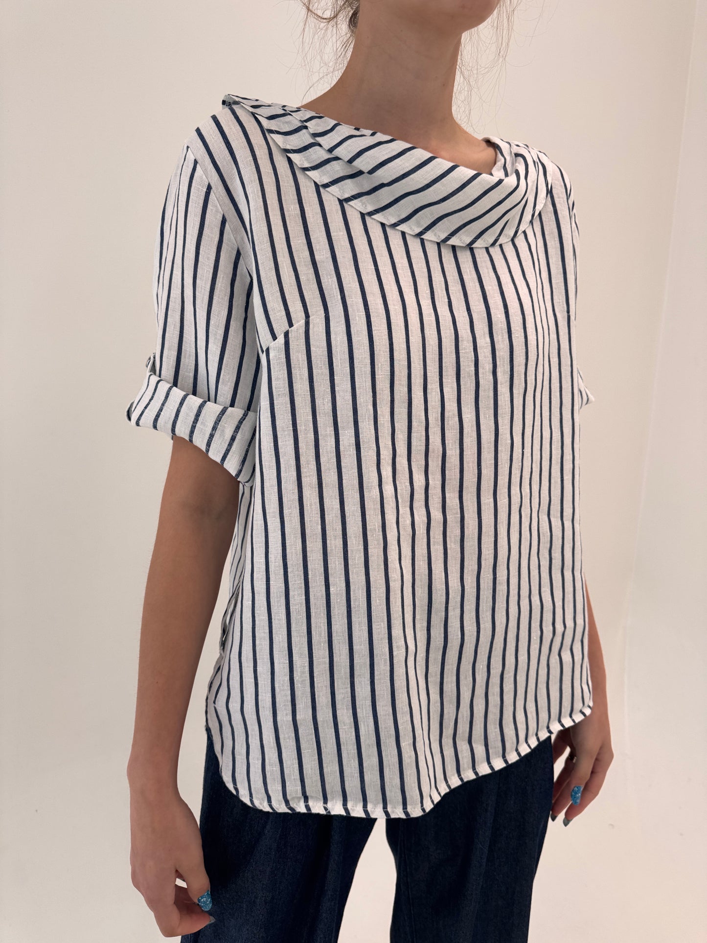 Top italian minimalist cu rever bărcuță drapat din in premium cu dungi Navy verticale