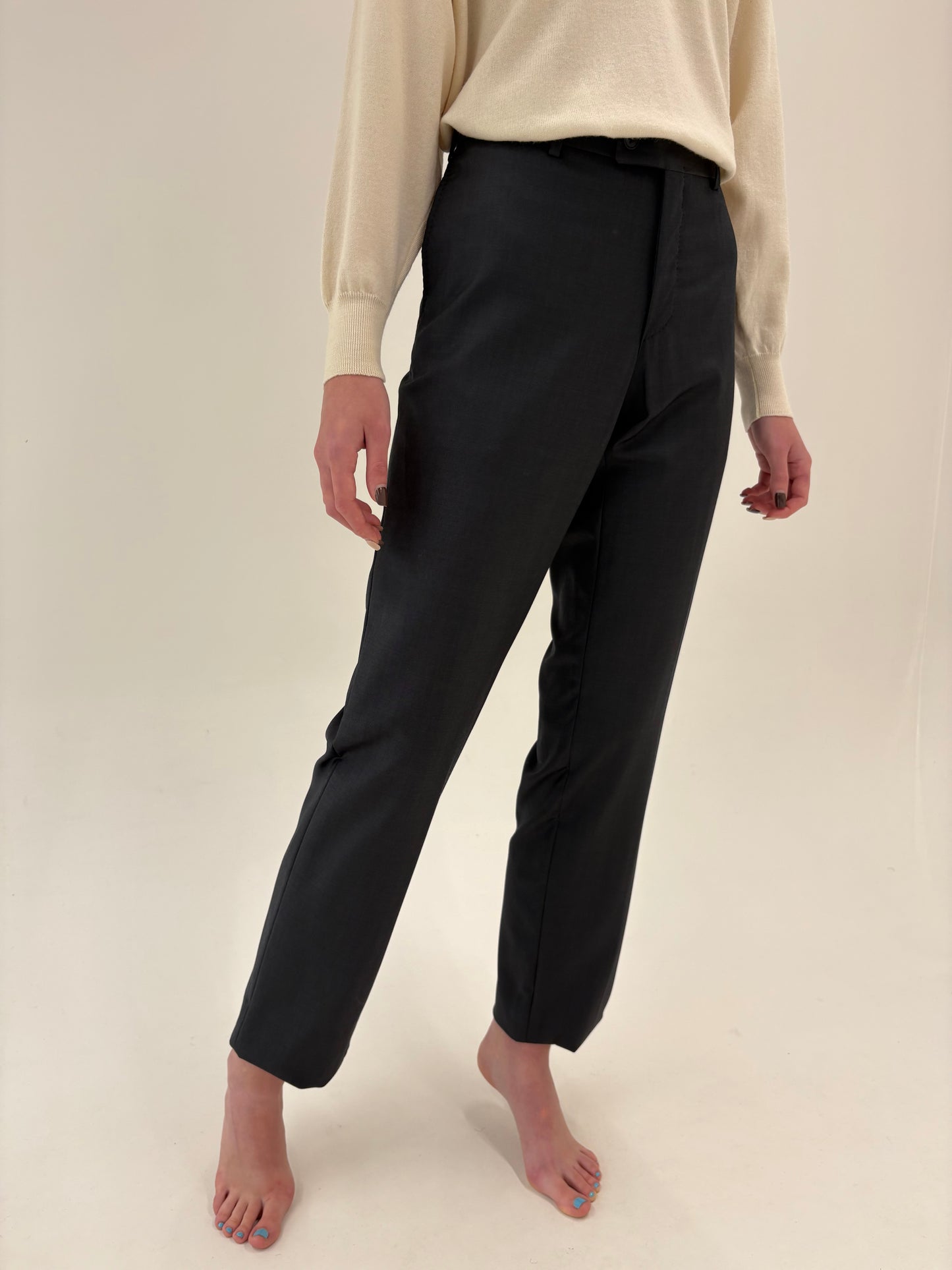 Costum italian din lana merino extrafina super 110’s in croi actual