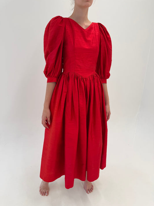Rochie maxi din mătase naturală cu corsaj și umeri bufanți