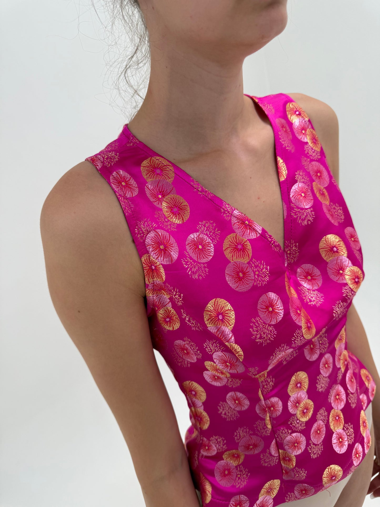 Corsaj fucsia din jacquard de mătase naturală cu influențe asiatice