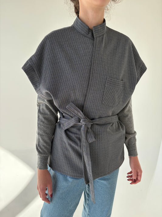 Vestă din stofă de lana in croi retro modern și talie marcată reglabilă