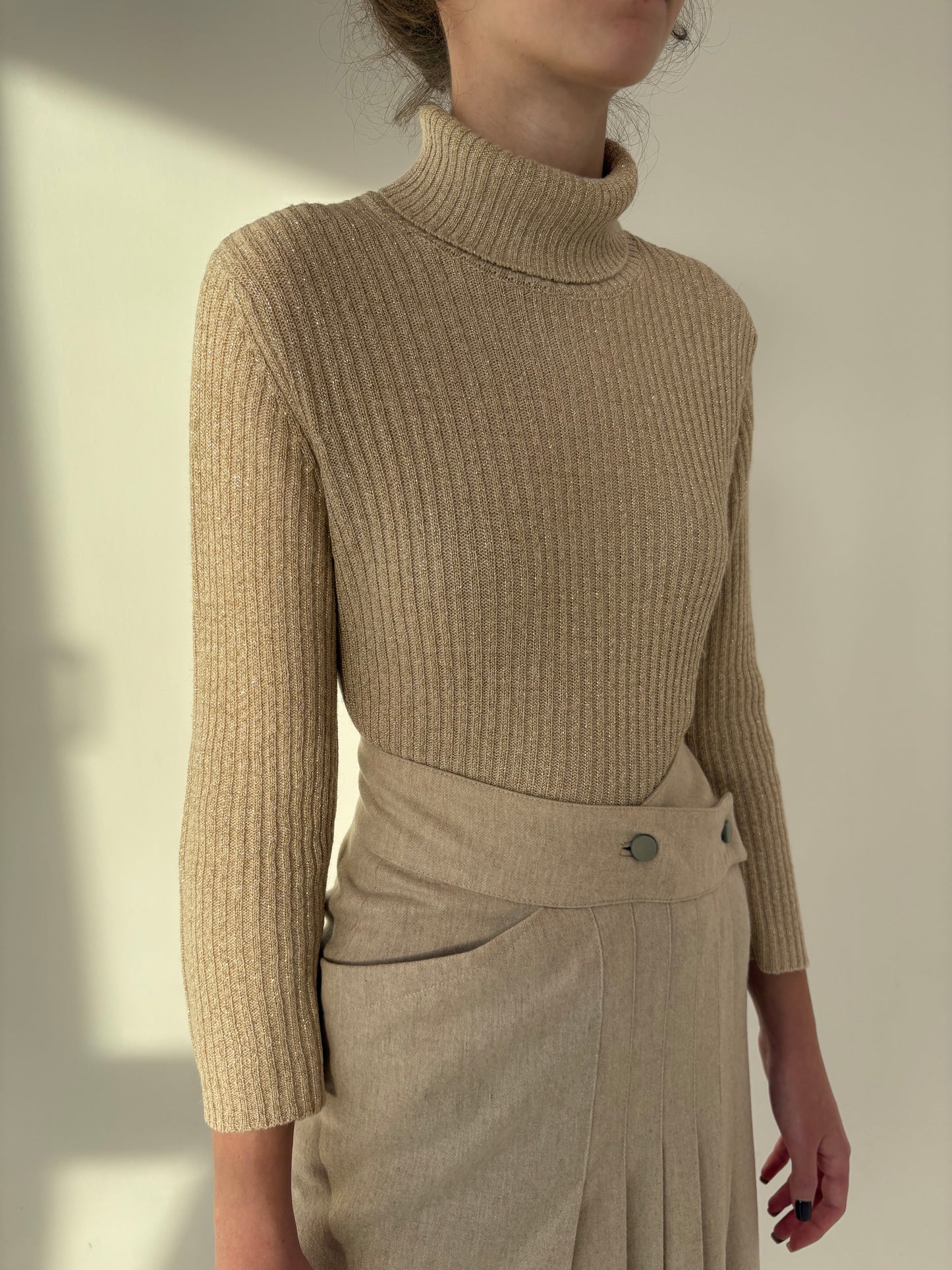 Maleta light nude din lana extrafina cu inserții delicate de lurex light gold