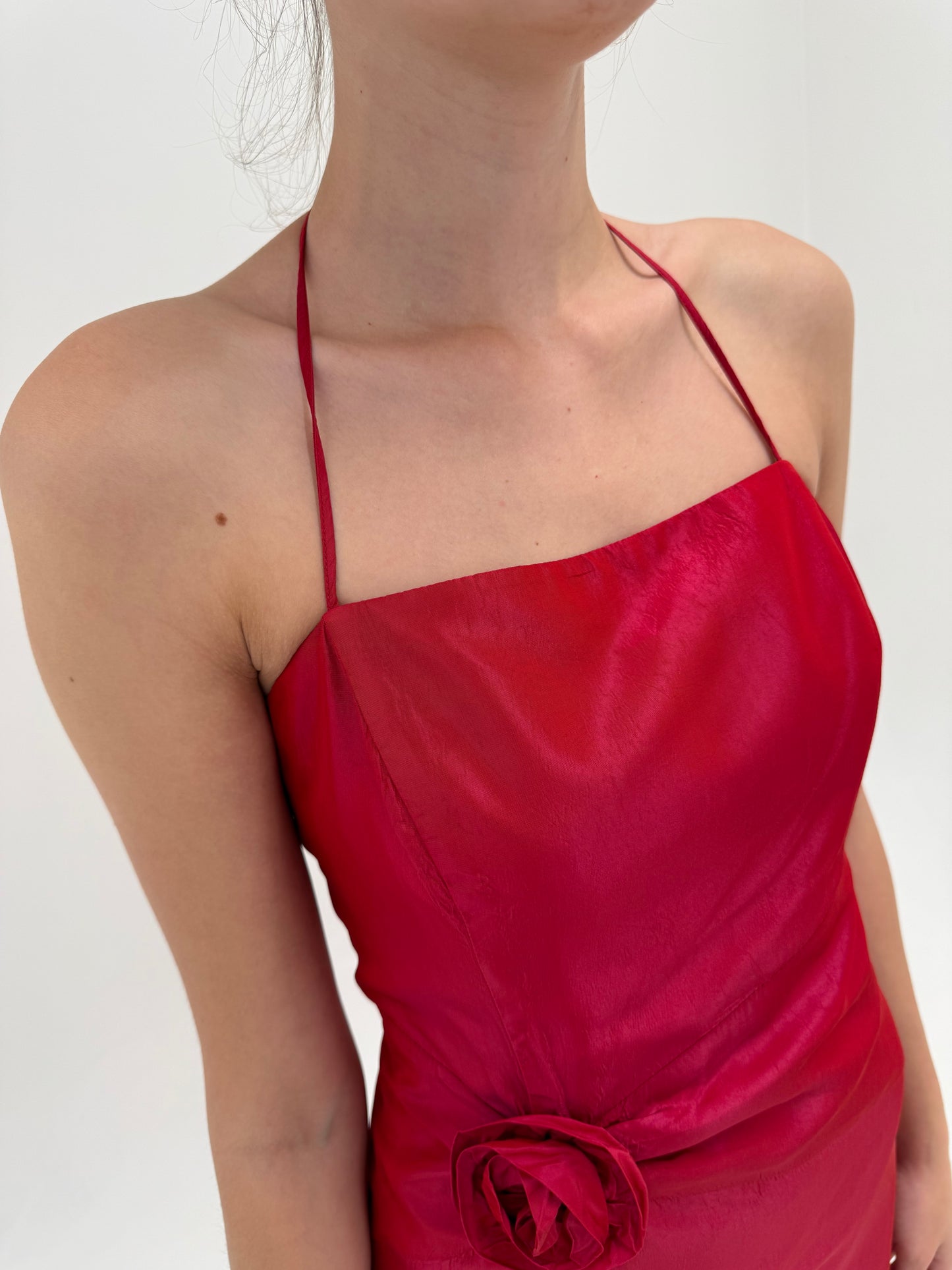 Rochie maxi cu corsaj din tafta ușor perlata cherry red în croi de ani 2000 minimalist