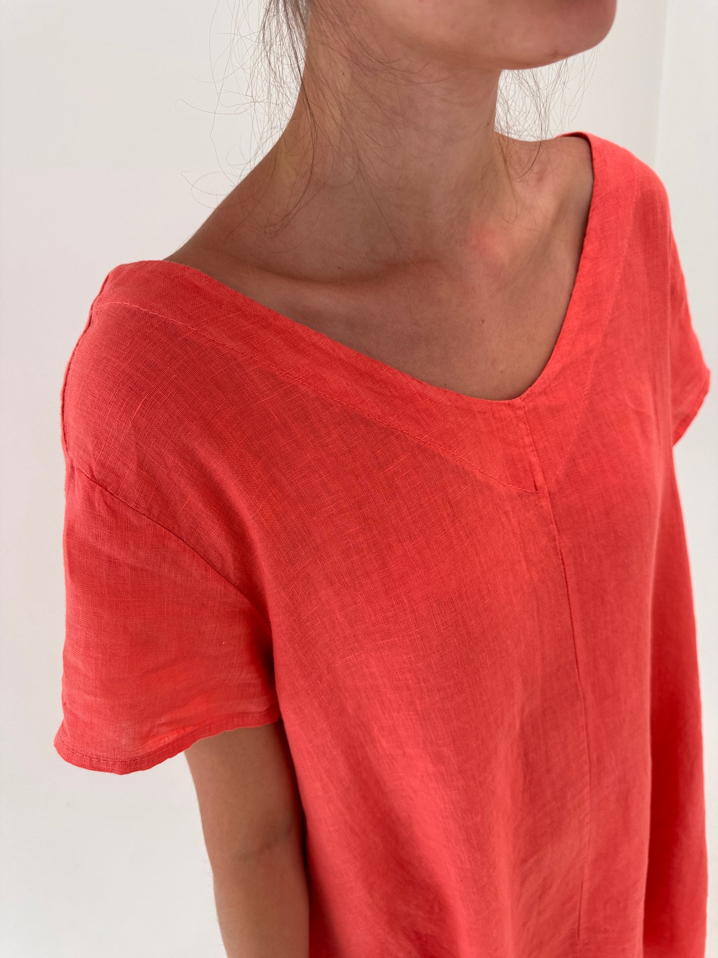 Rochie italiană coral red în croi lejer din in premium cu buzunare