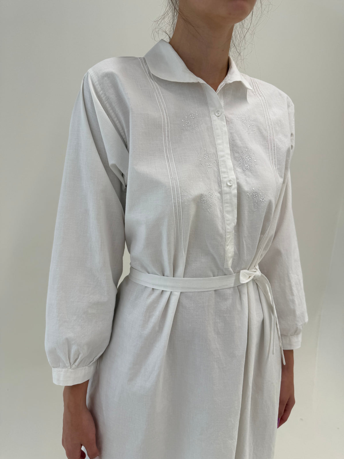 Rochie Old vintage italiană din pânză excepțională de in și bumbac cu broderie manuală