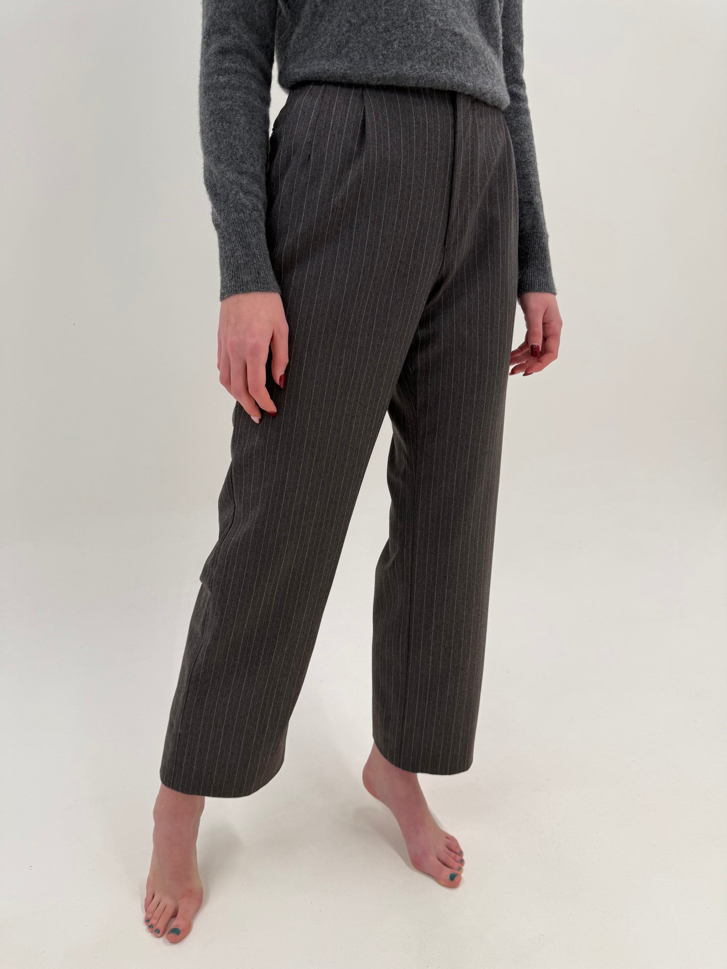 Costum high end italian din stofă luxury Cerutti taupe plină cu dungi fine verticale