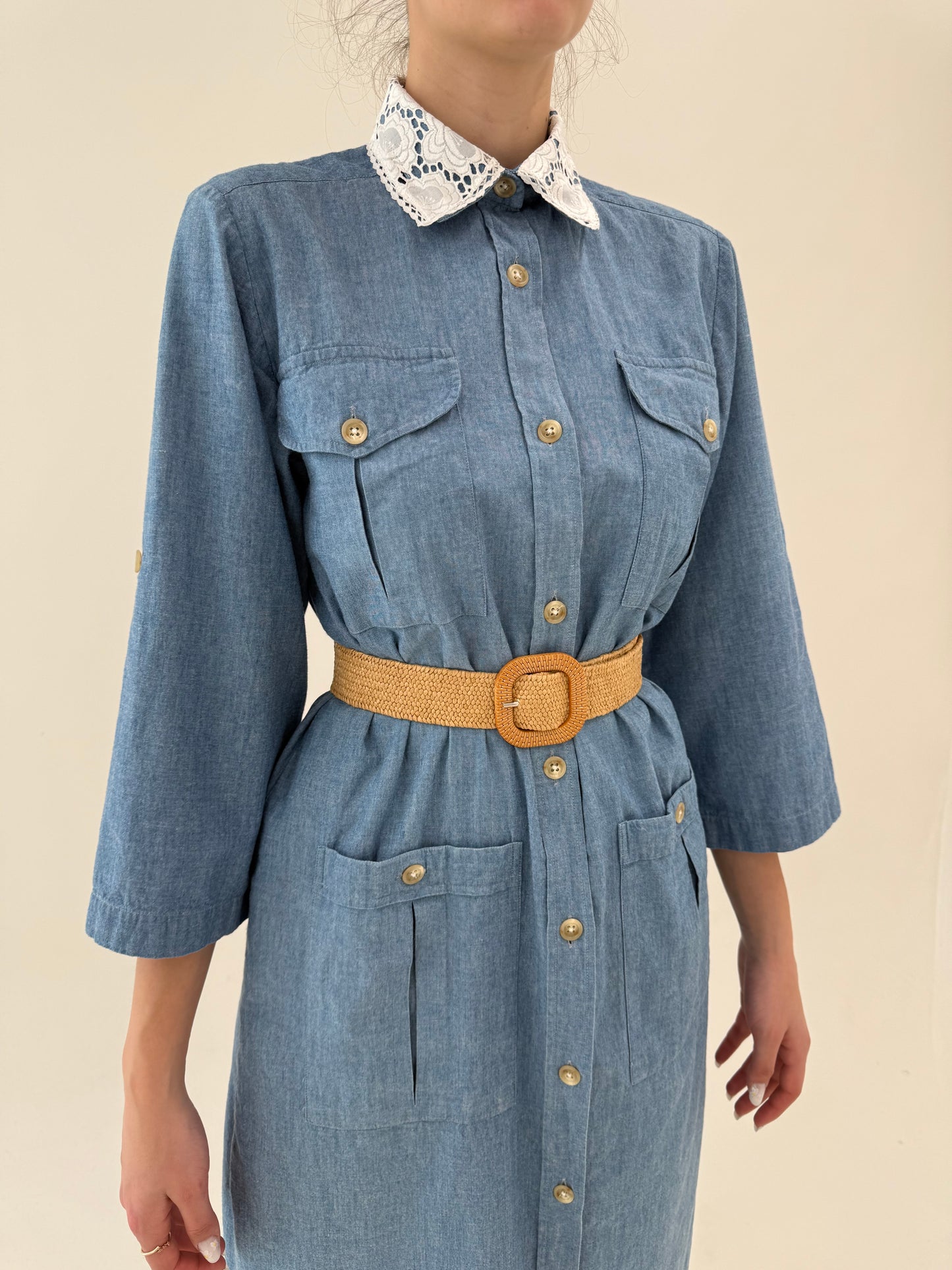 Rochie jeans blue cu nasturi aurii și guler cu broderie anglaise manual