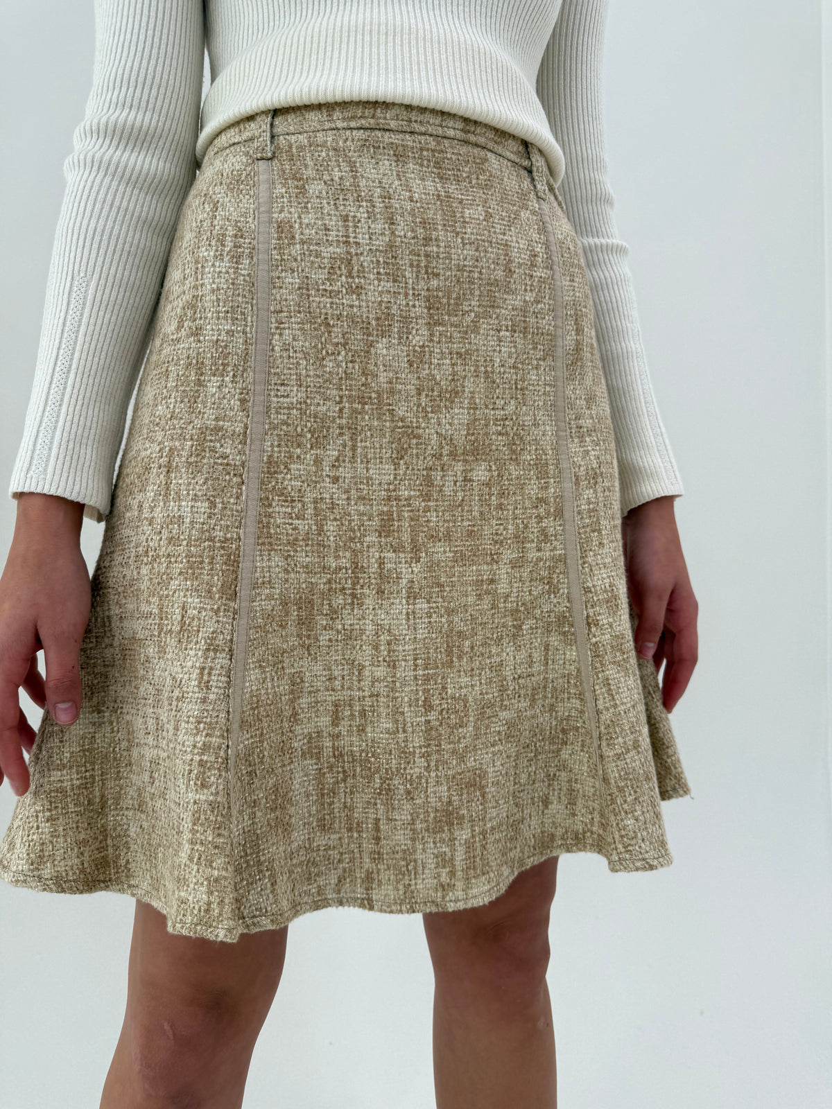 Deux piece in stil Chanel din tweed camel ai ivorie Max&Co by Max Mara