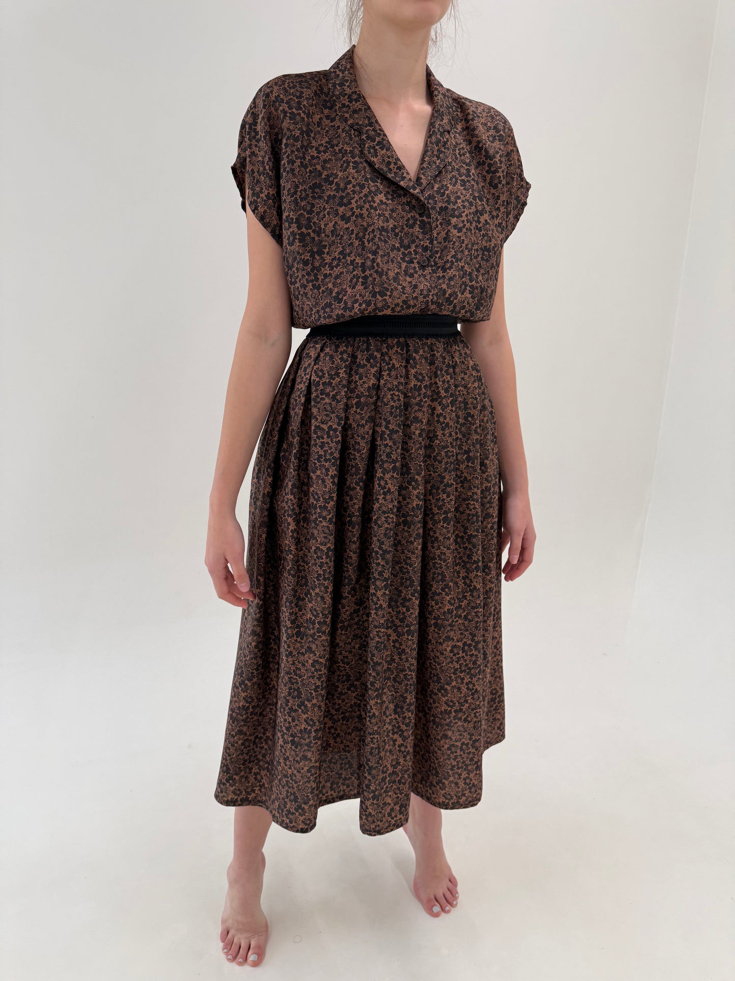 Set vintage din mătase naturală cu top lejer și fustă maxi cu talie elastică