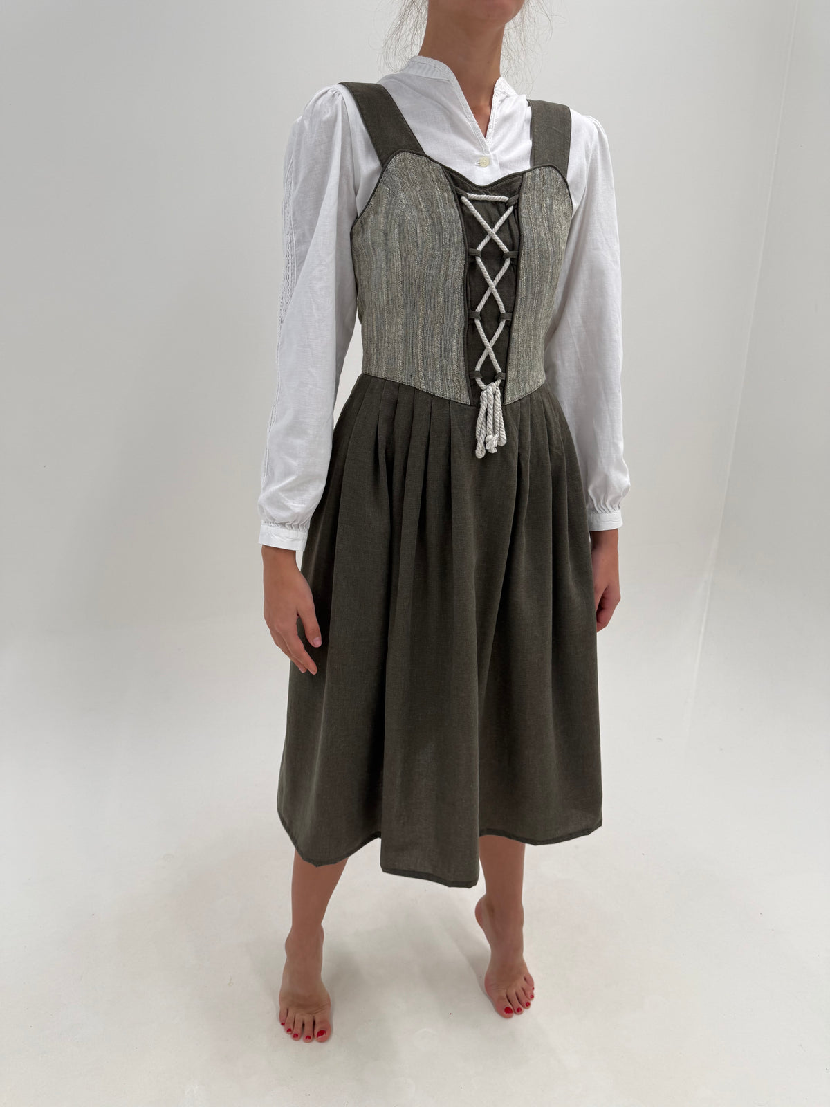 Rochie vintage cu corsaj și buzunare din stofă de lana extrafina și lyocel