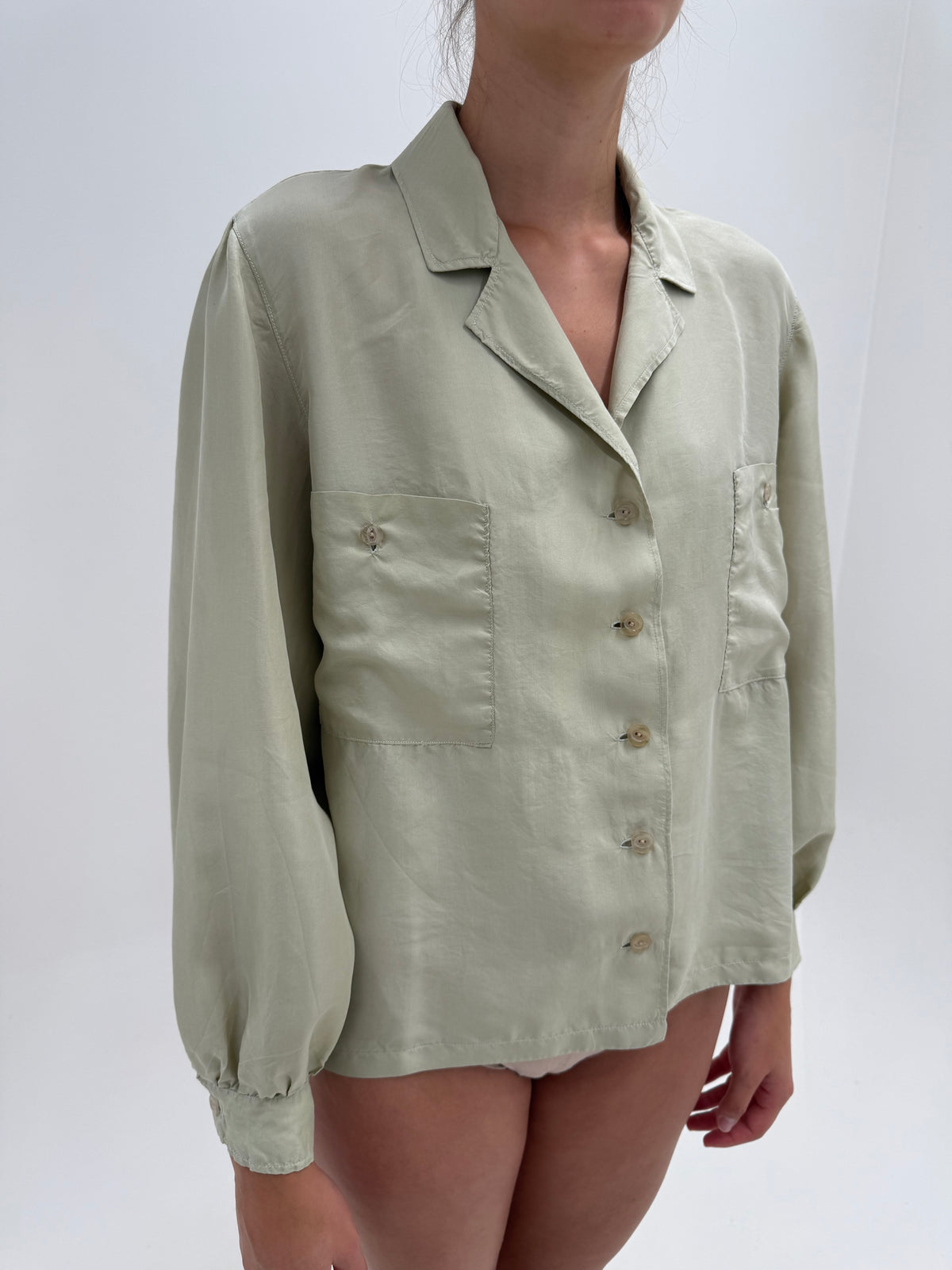 Cămașa vintage din mătase naturală în croi lejer dusty light green petite