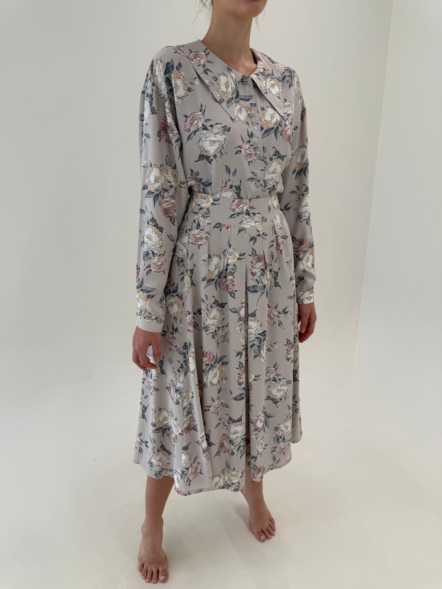 Set vintage excepțional warm gray cu print floral delicat și fustă spre maxi